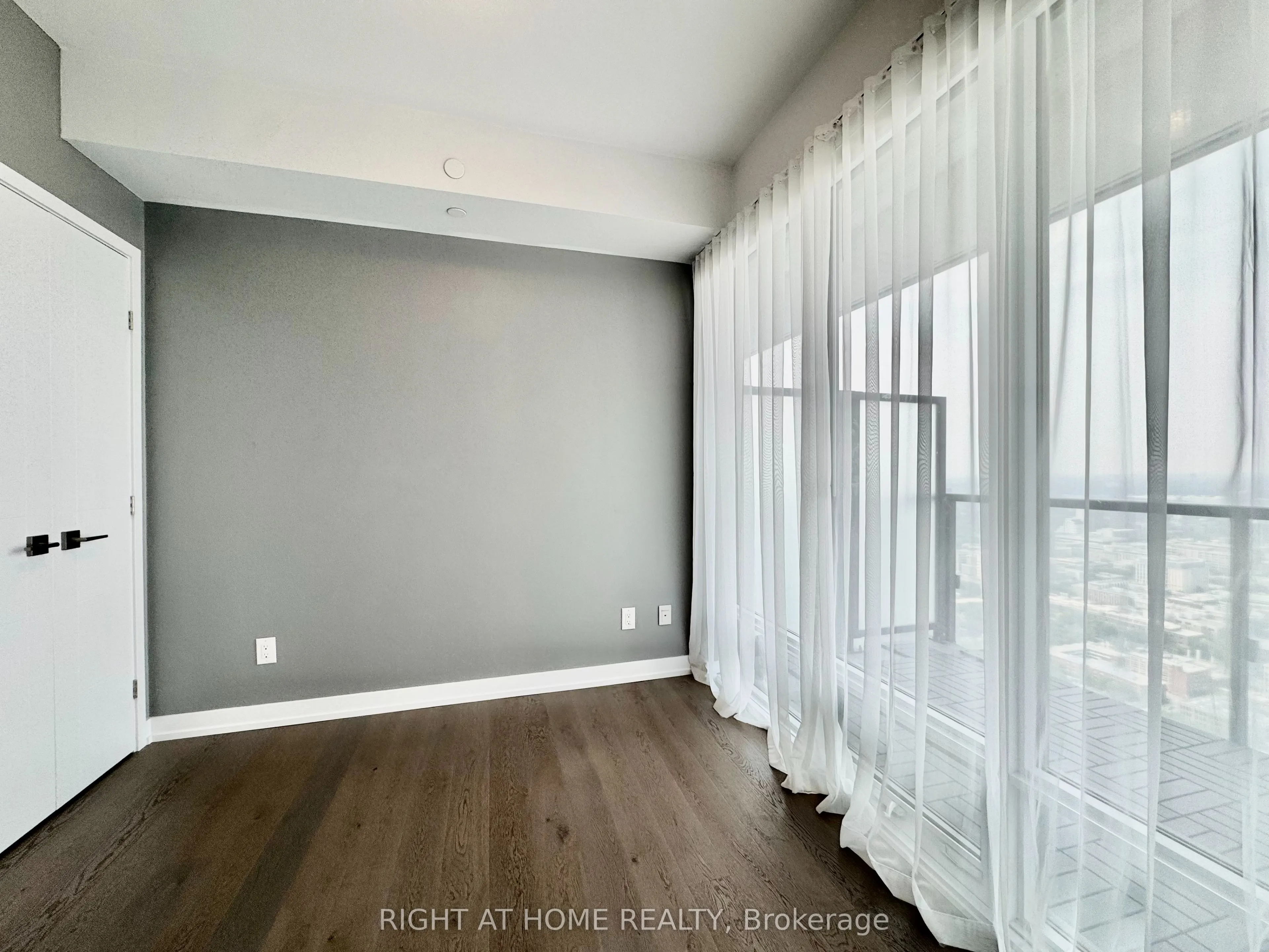 488 University Avenue, #4502