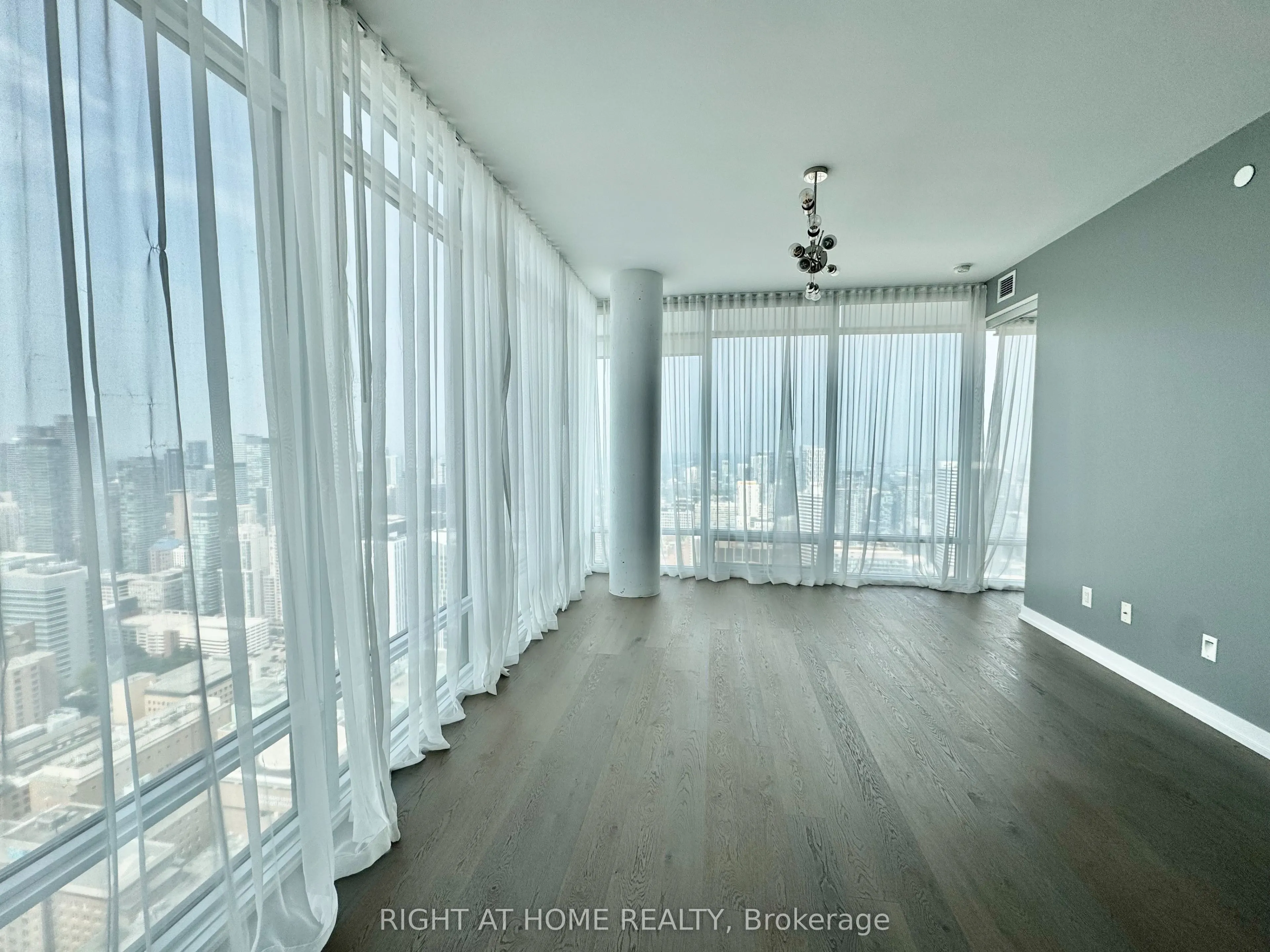 488 University Avenue, #4502