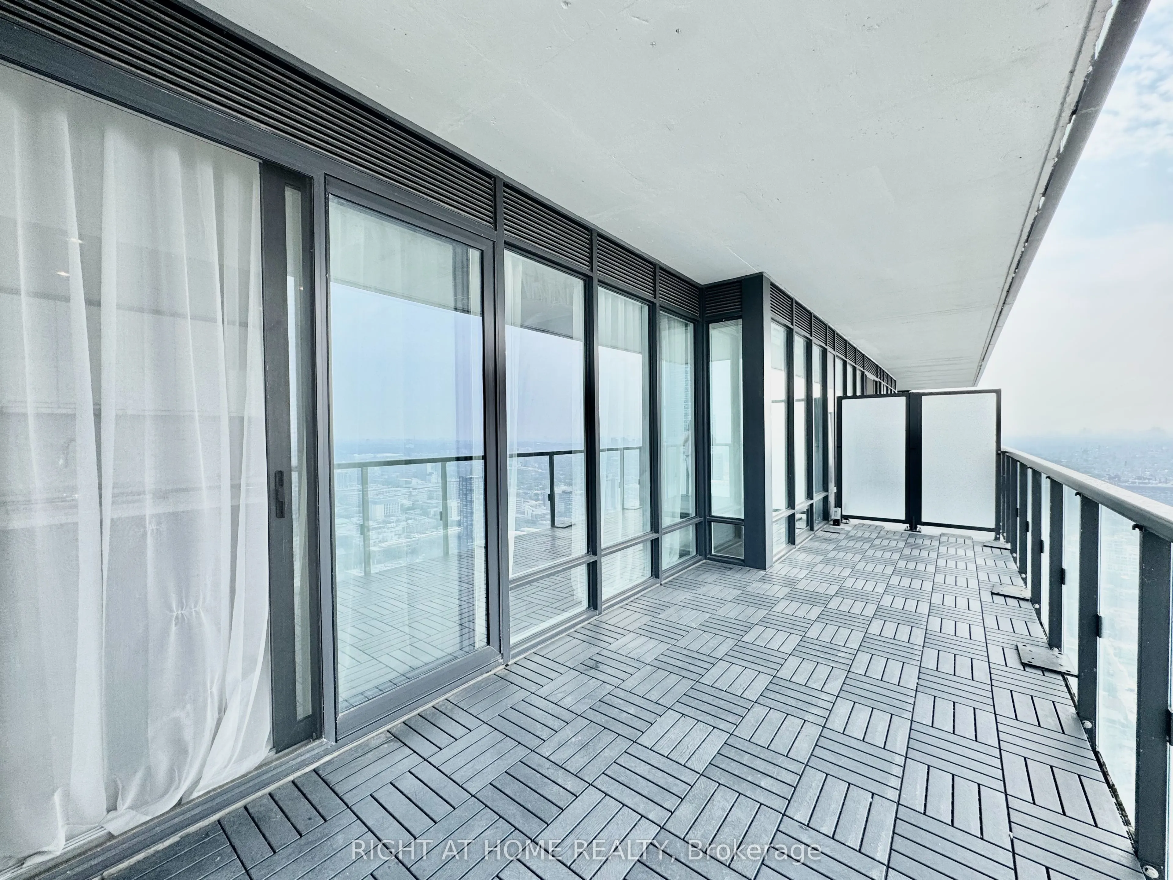 488 University Avenue, #4502