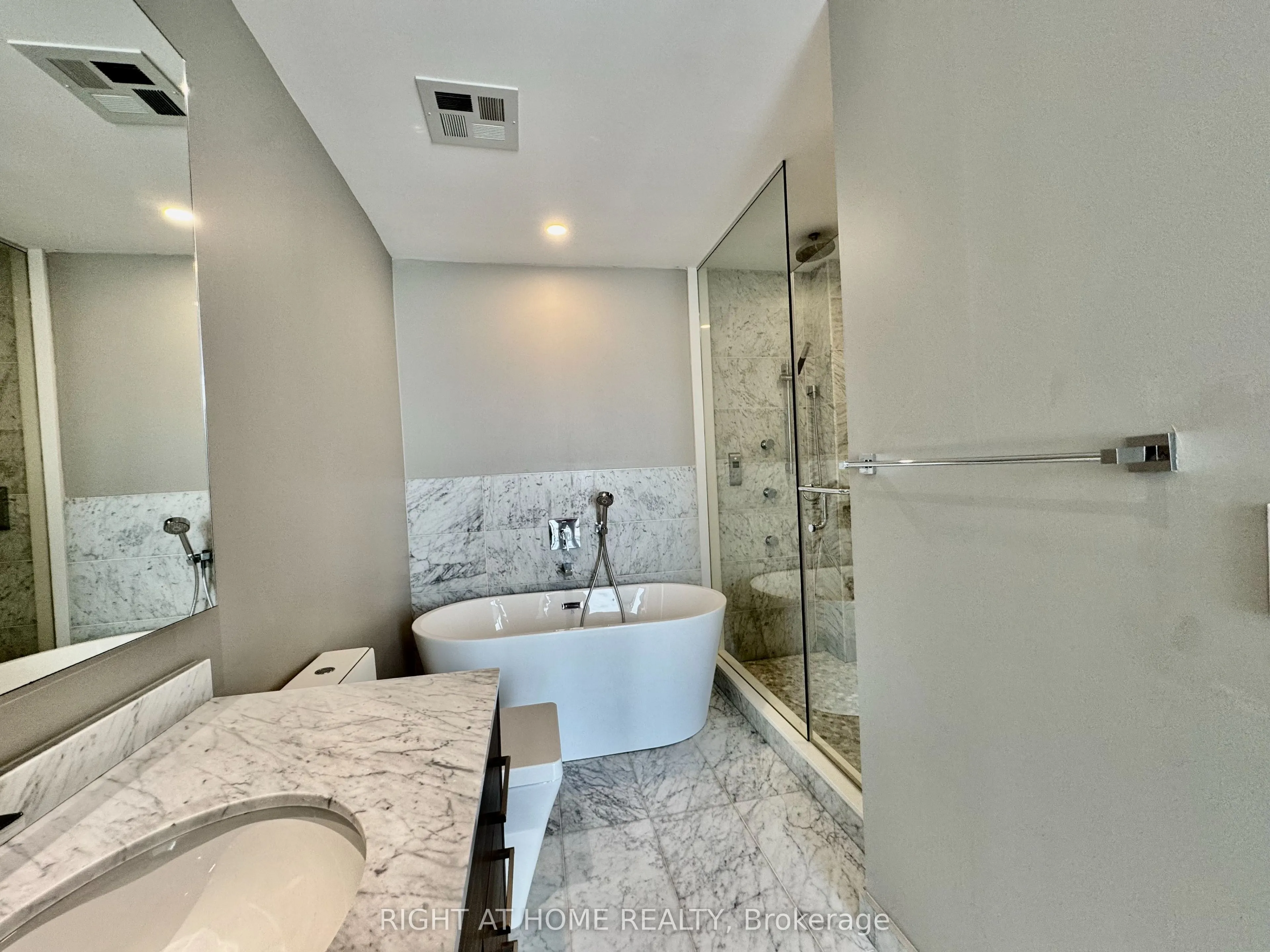 488 University Avenue, #4502