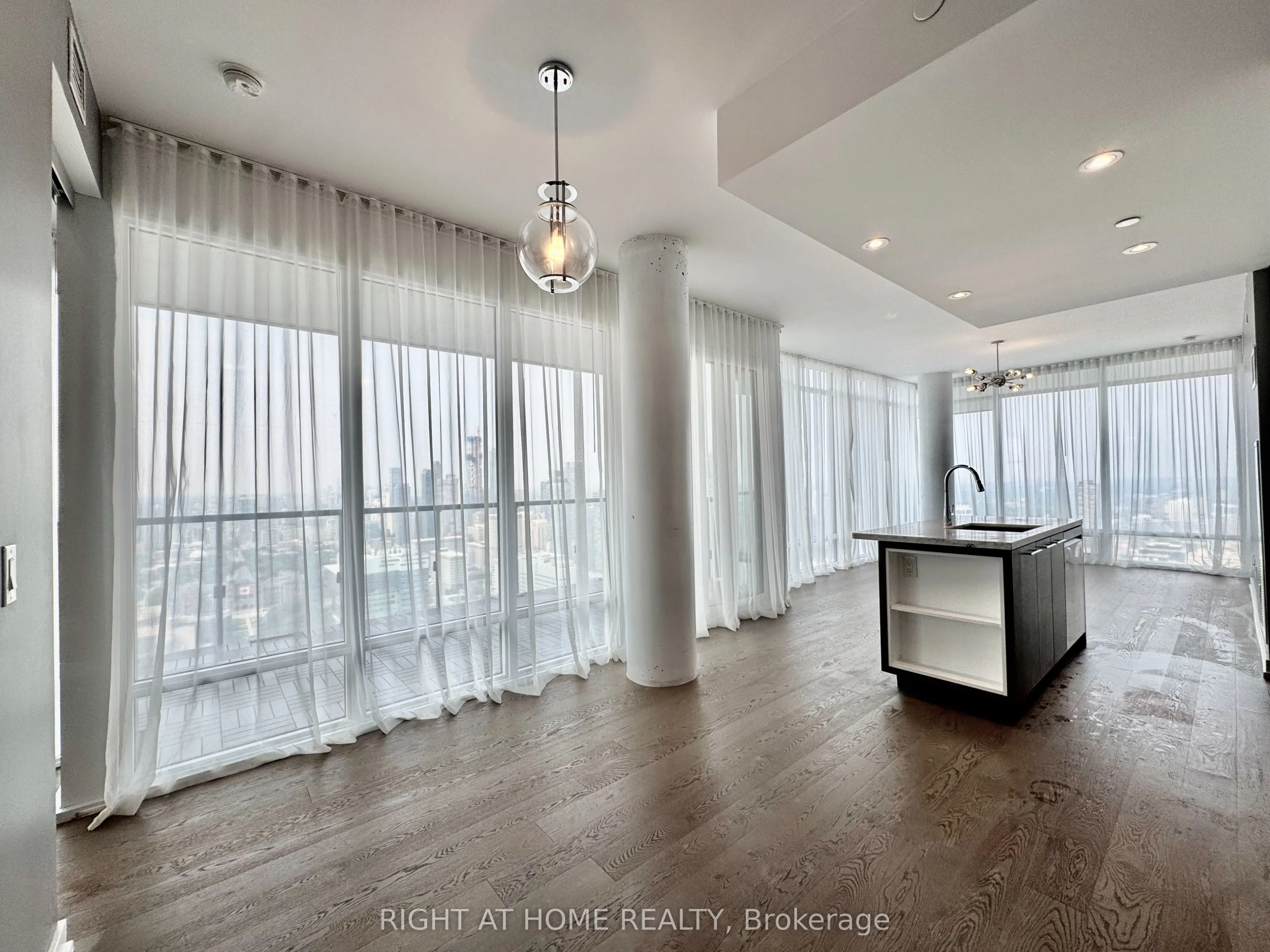 488 University Avenue, #4502