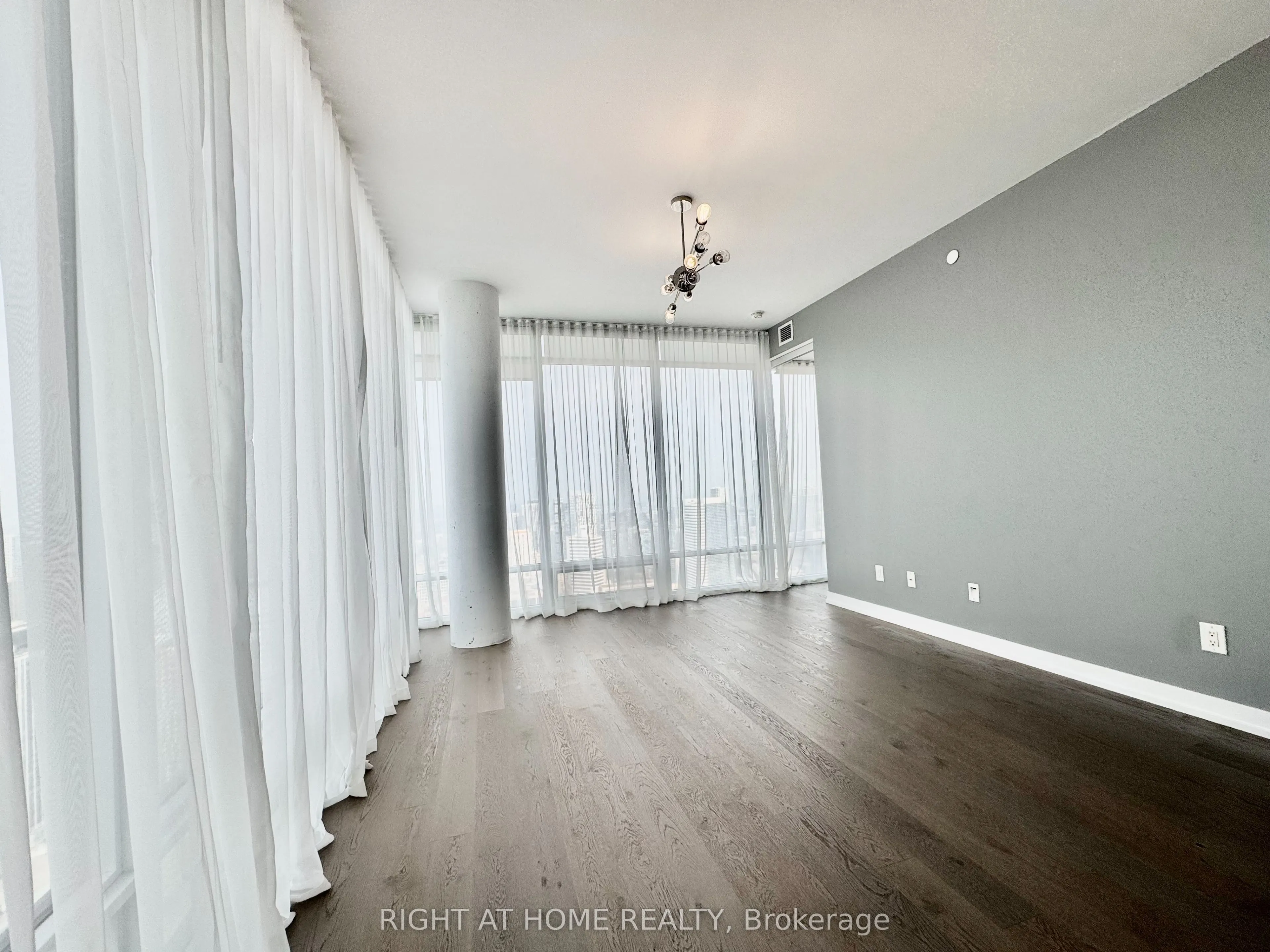 488 University Avenue, #4502
