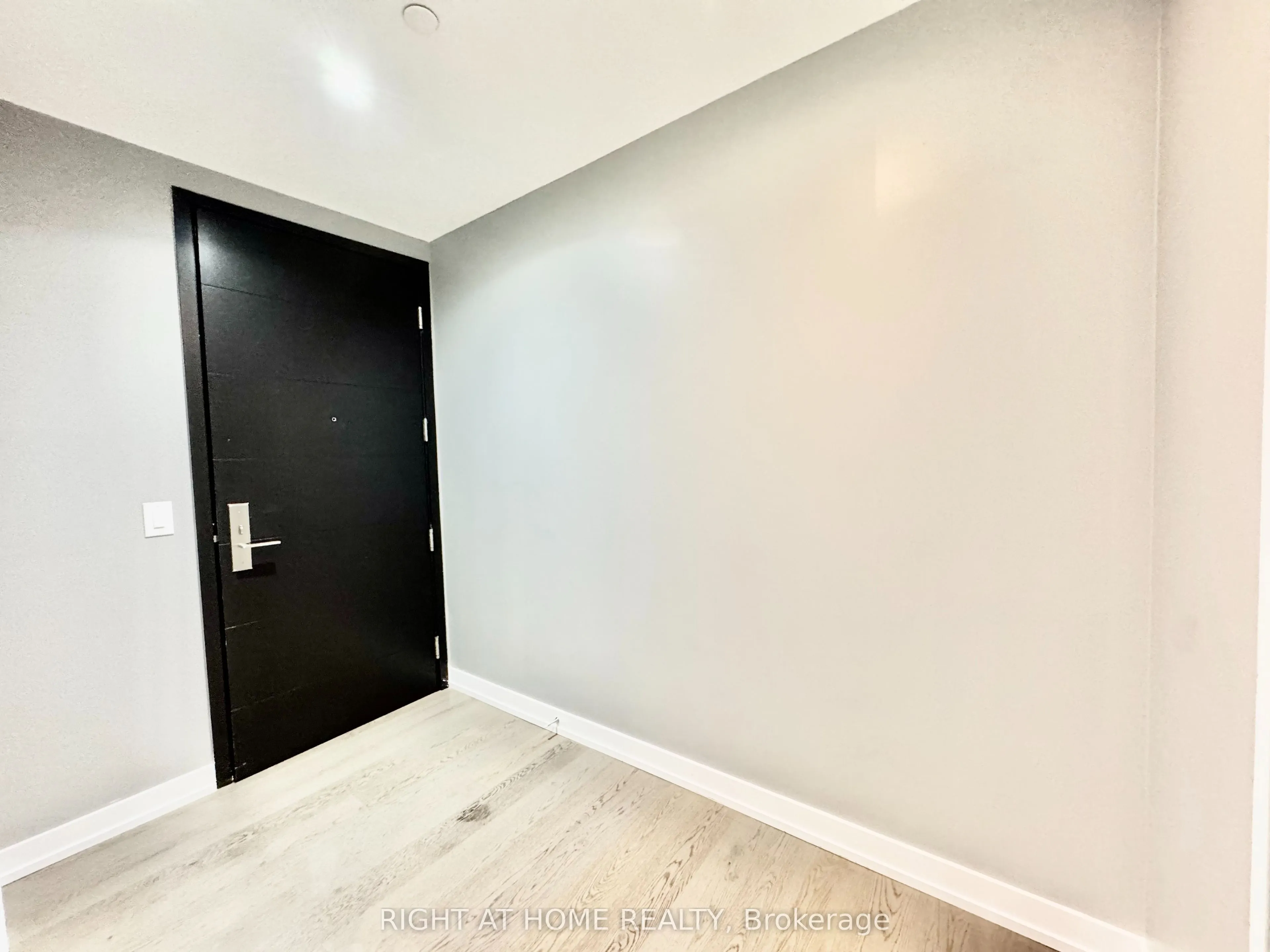 488 University Avenue, #4502