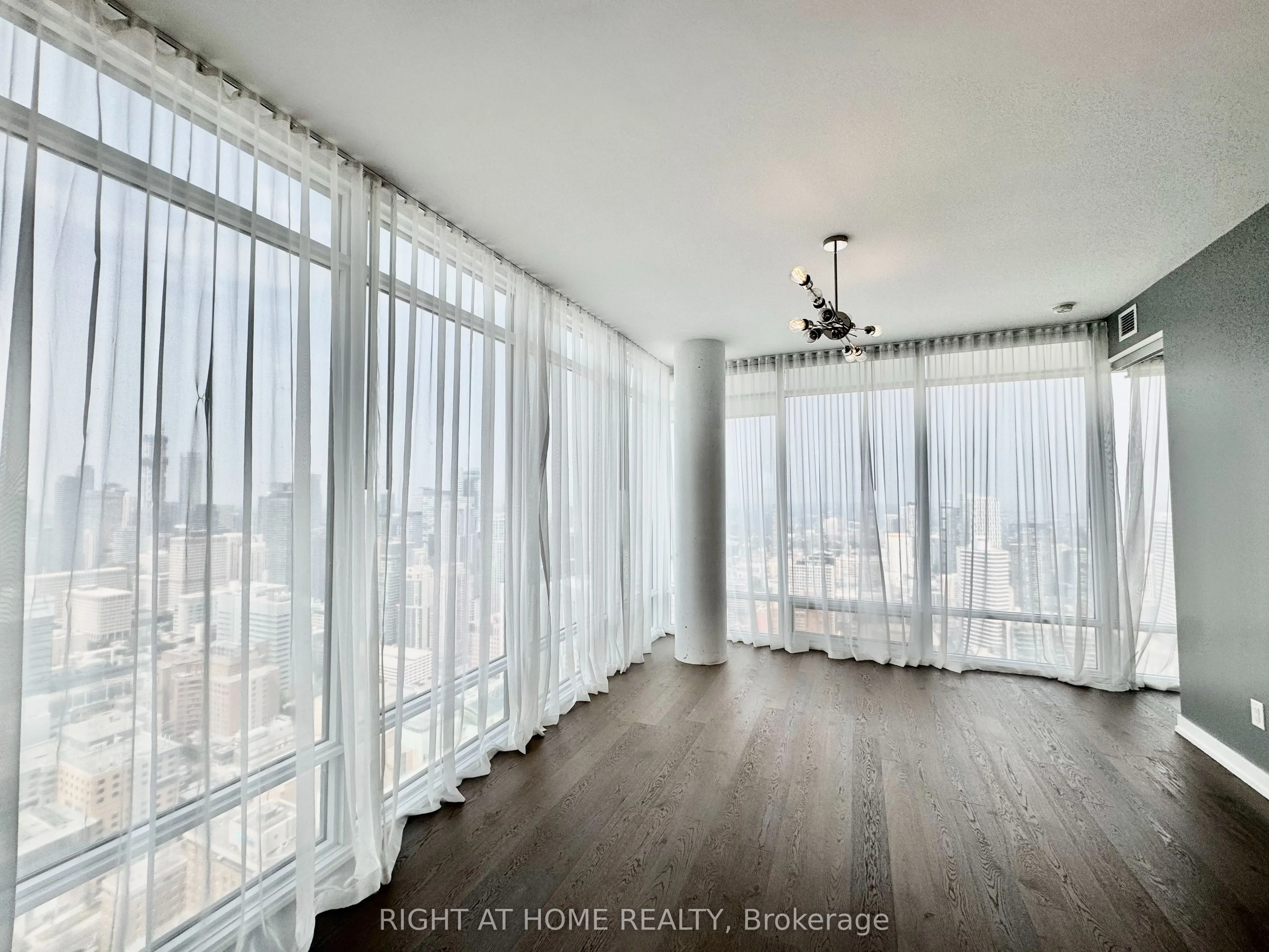 488 University Avenue, #4502