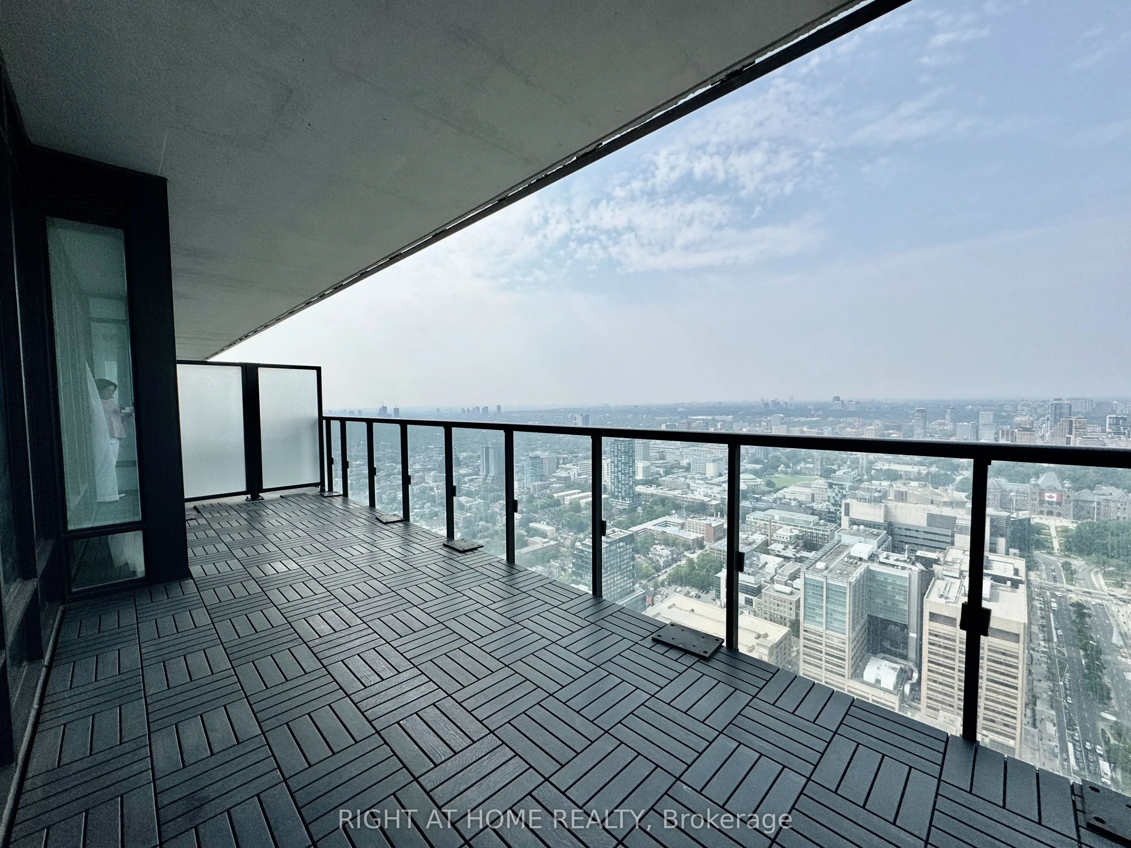 488 University Avenue, #4502
