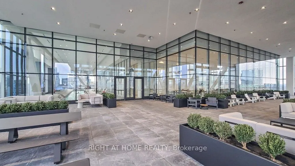 488 University Avenue, #4502