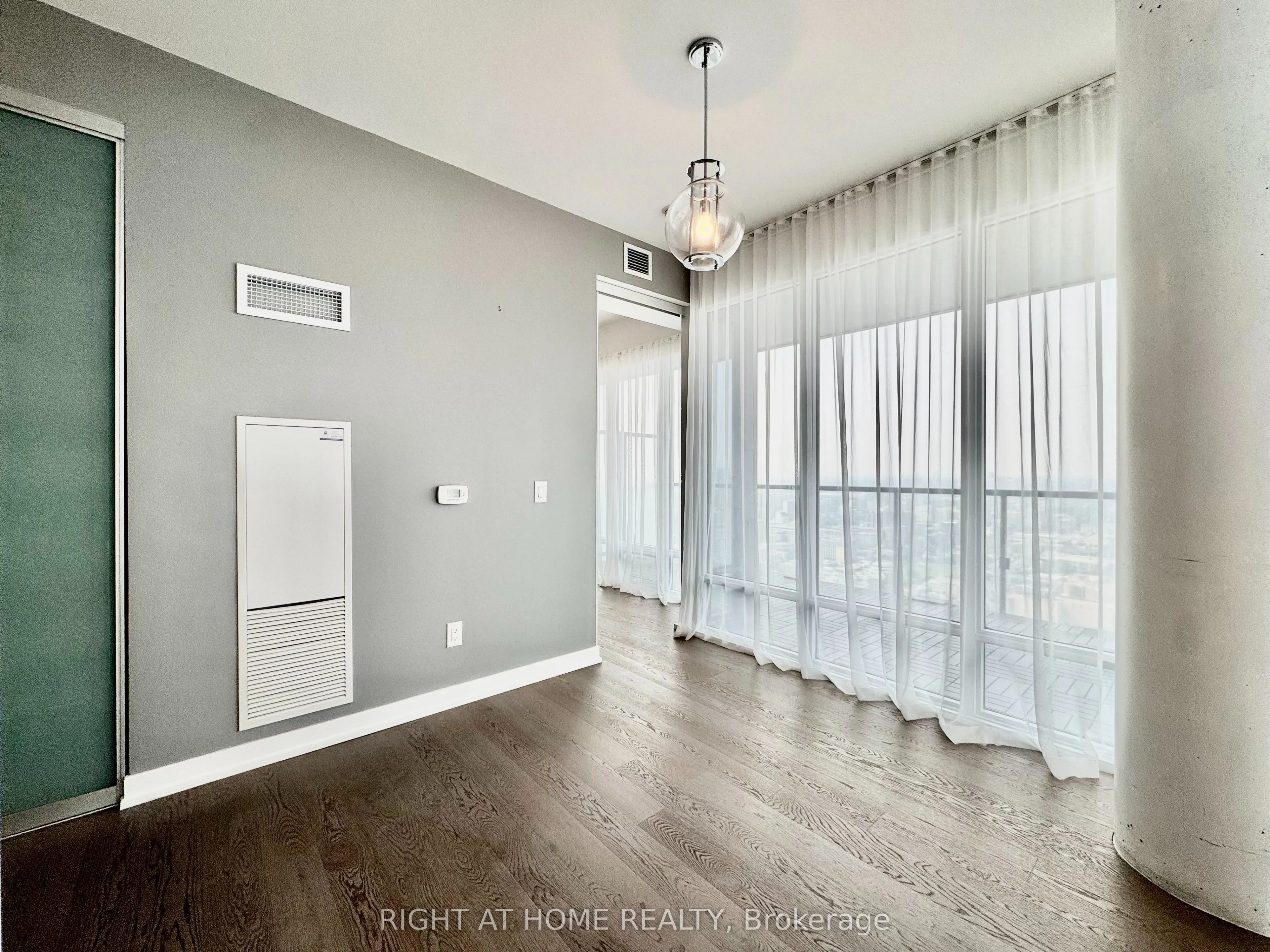 488 University Avenue, #4502