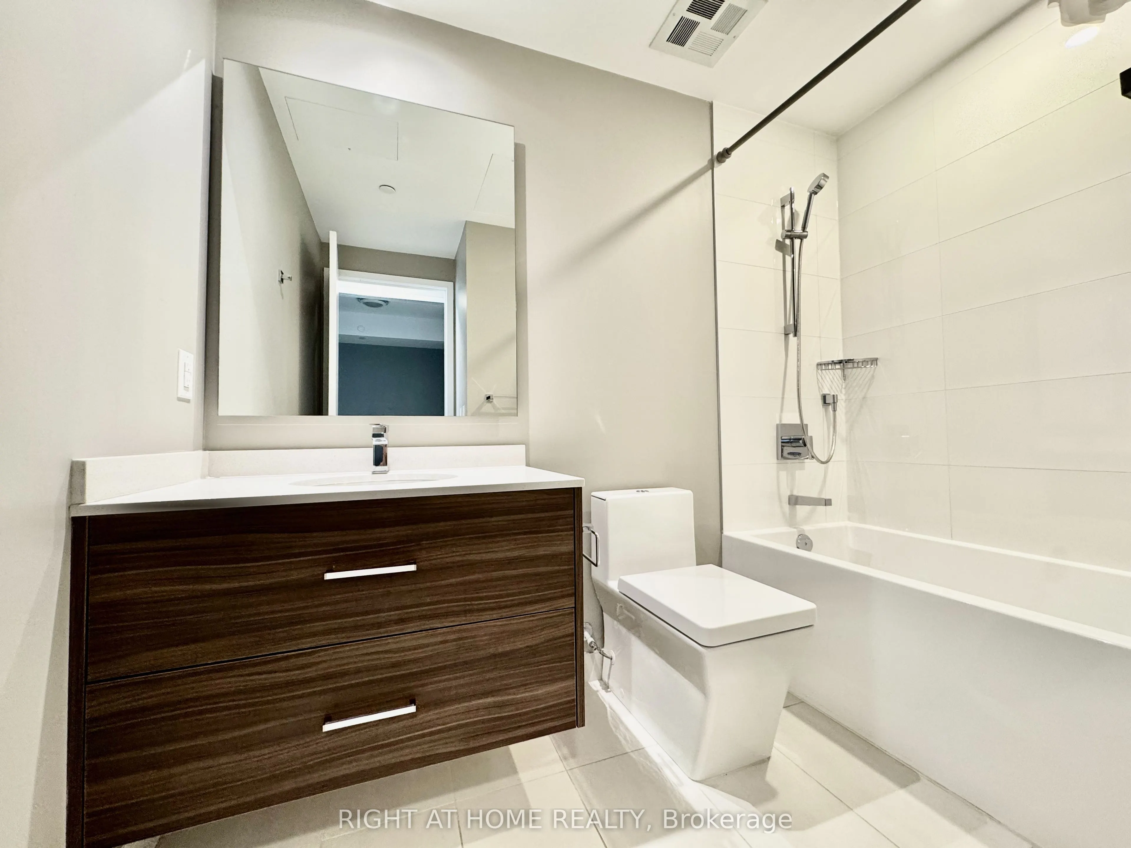 488 University Avenue, #4502