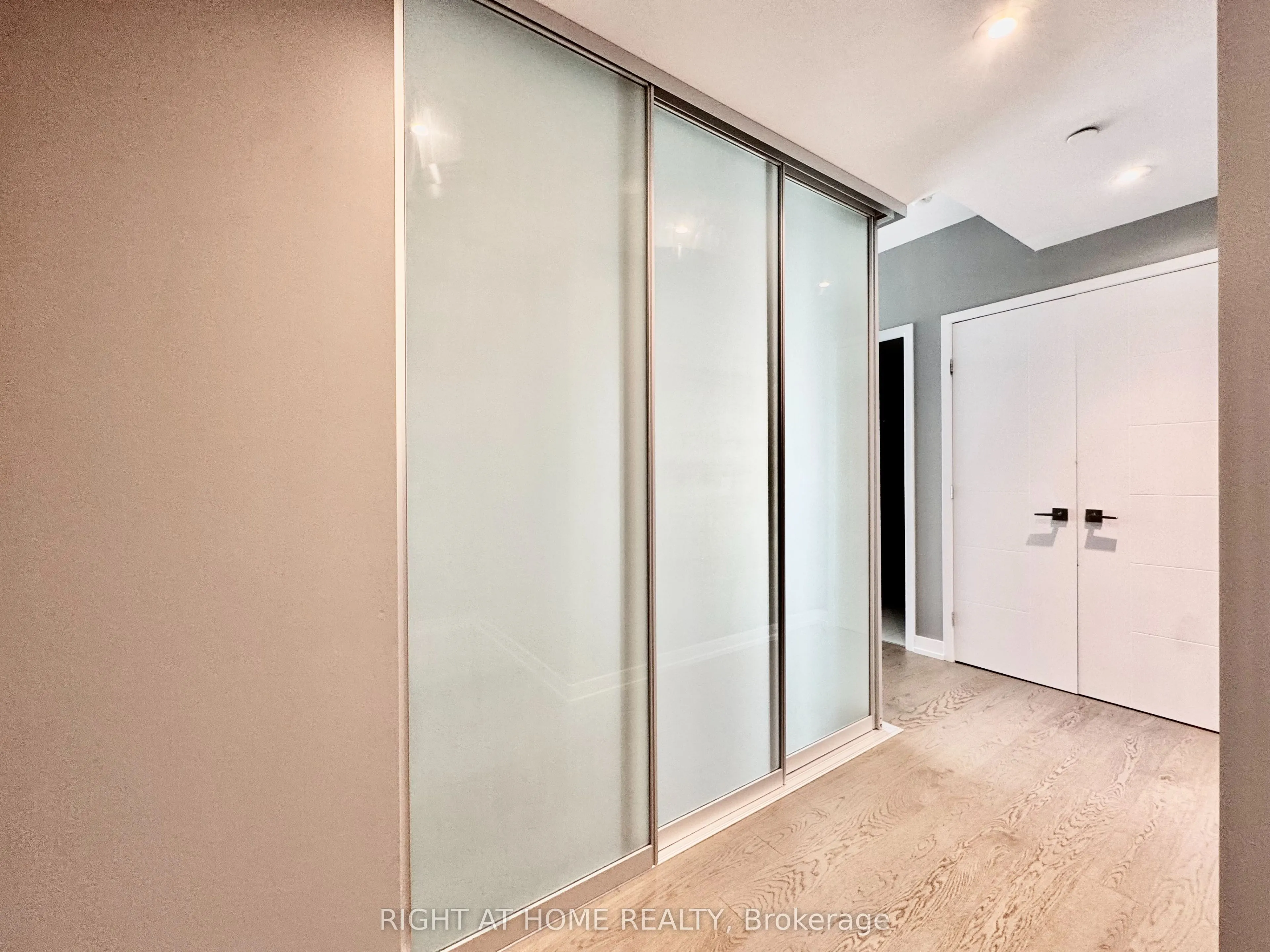 488 University Avenue, #4502