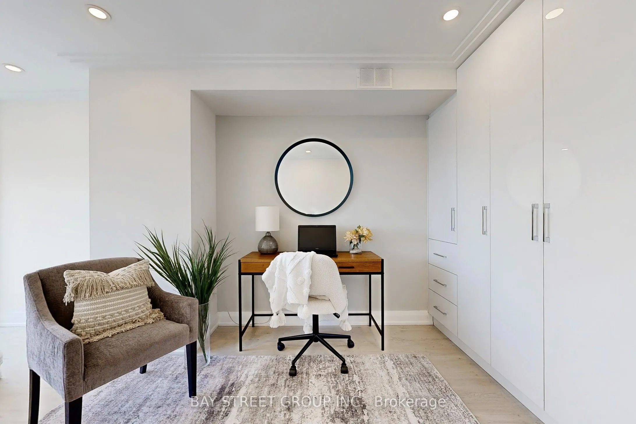 55 Skymark Drive, #605