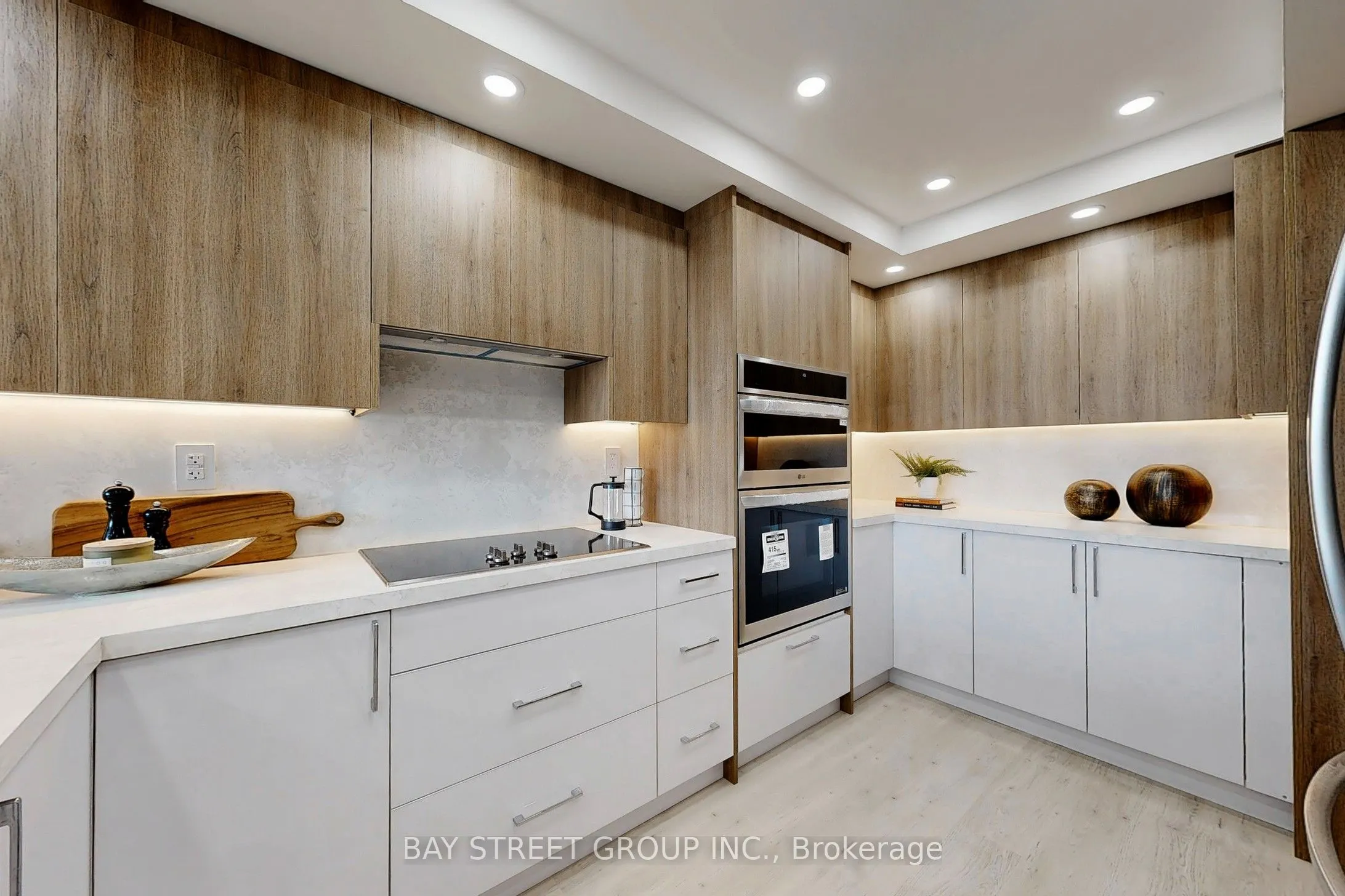 55 Skymark Drive, #605