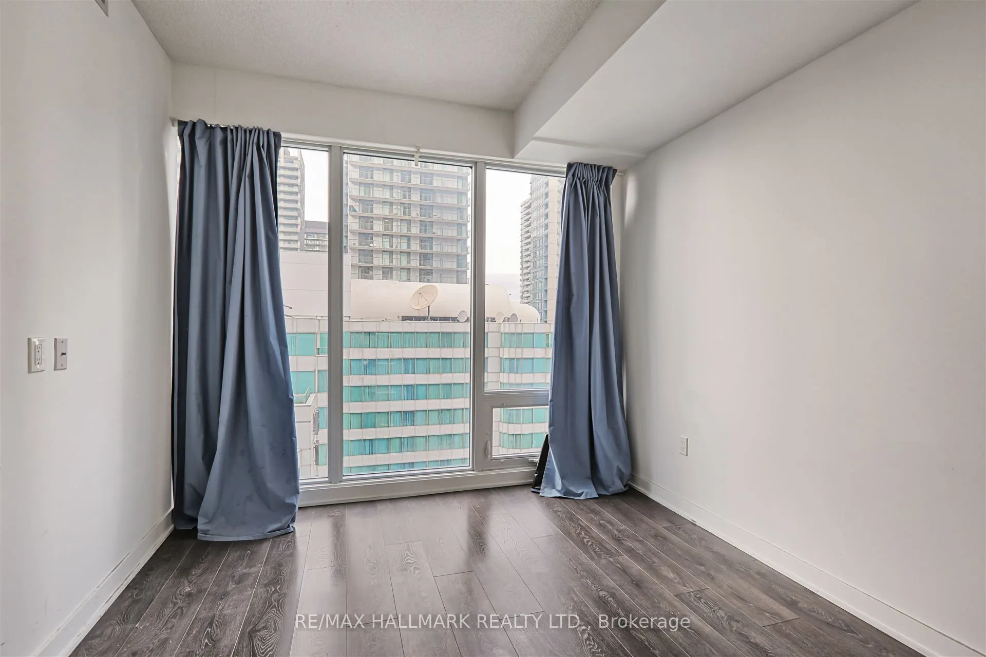 125 Blue Jays Way, #2507