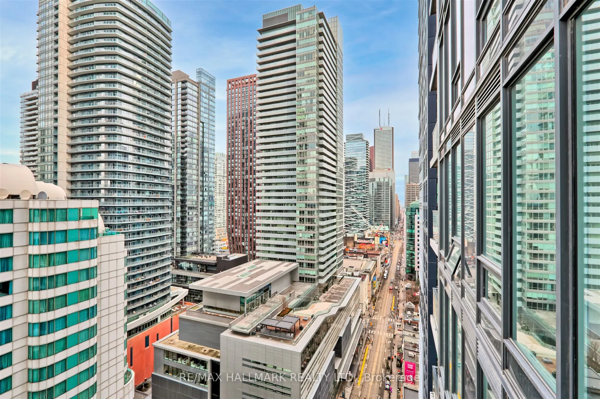 125 Blue Jays Way, #2507
