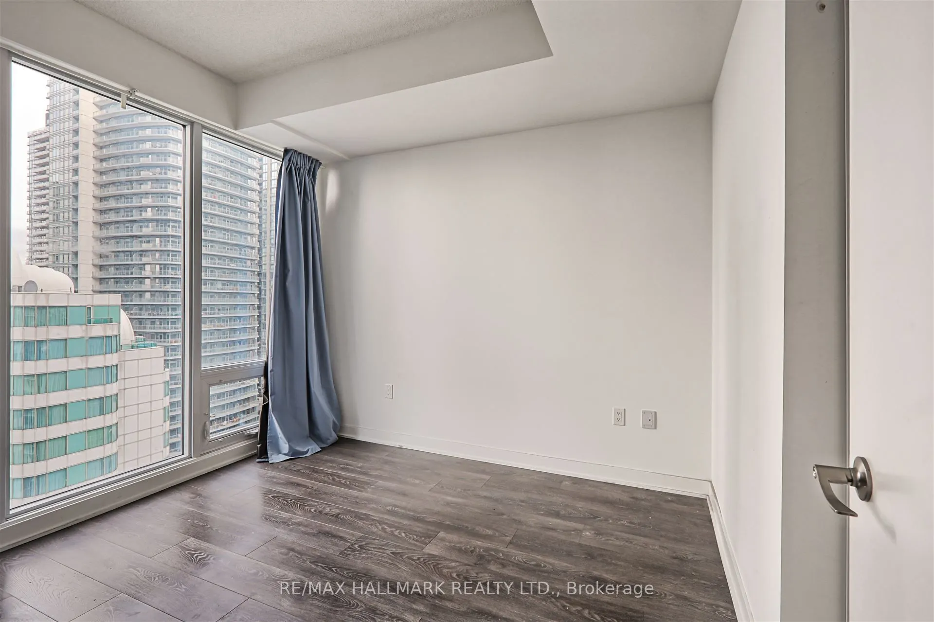 125 Blue Jays Way, #2507