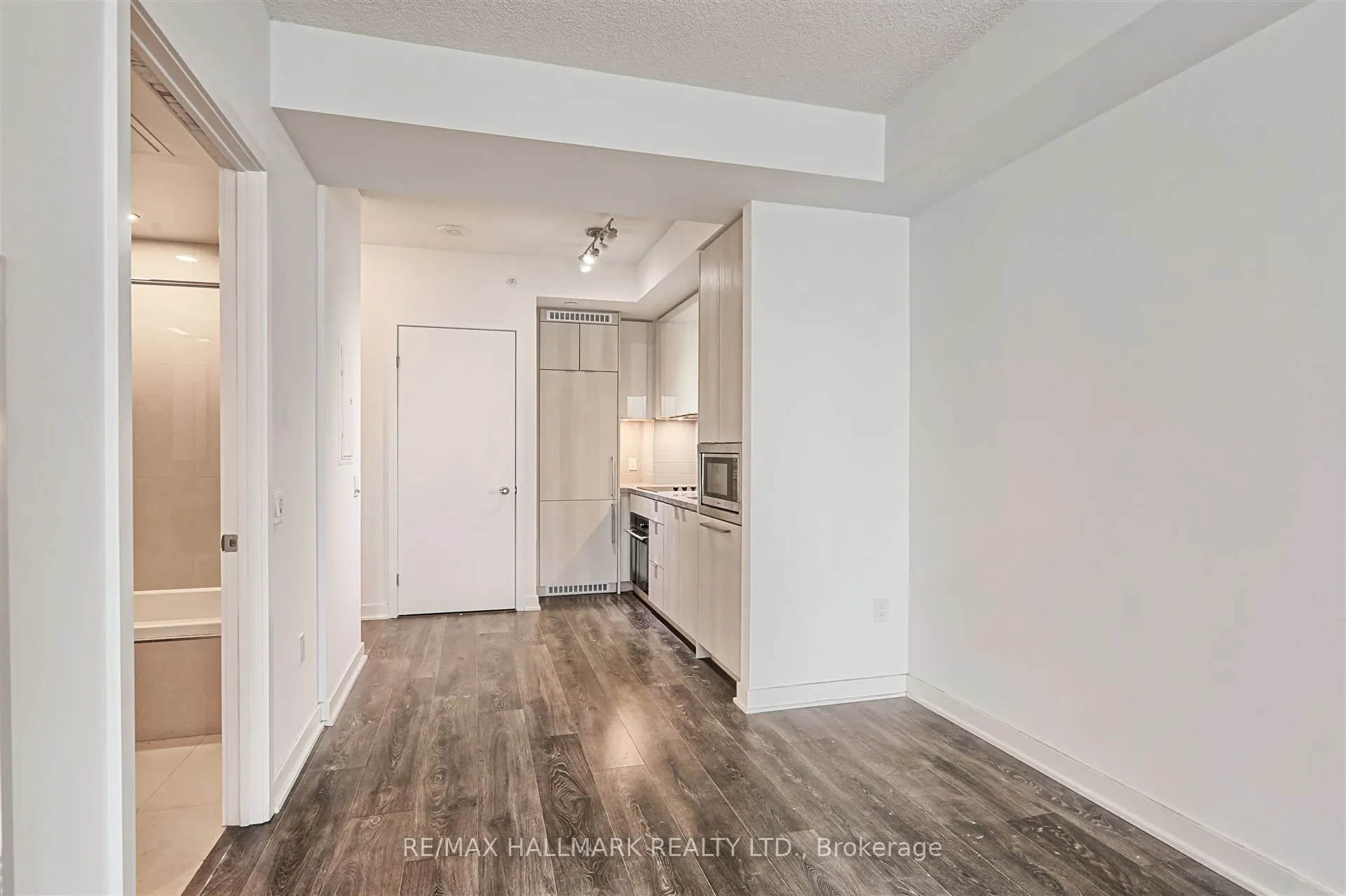 125 Blue Jays Way, #2507