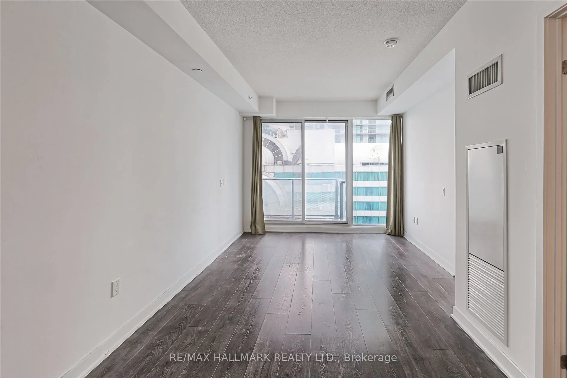 125 Blue Jays Way, #2507