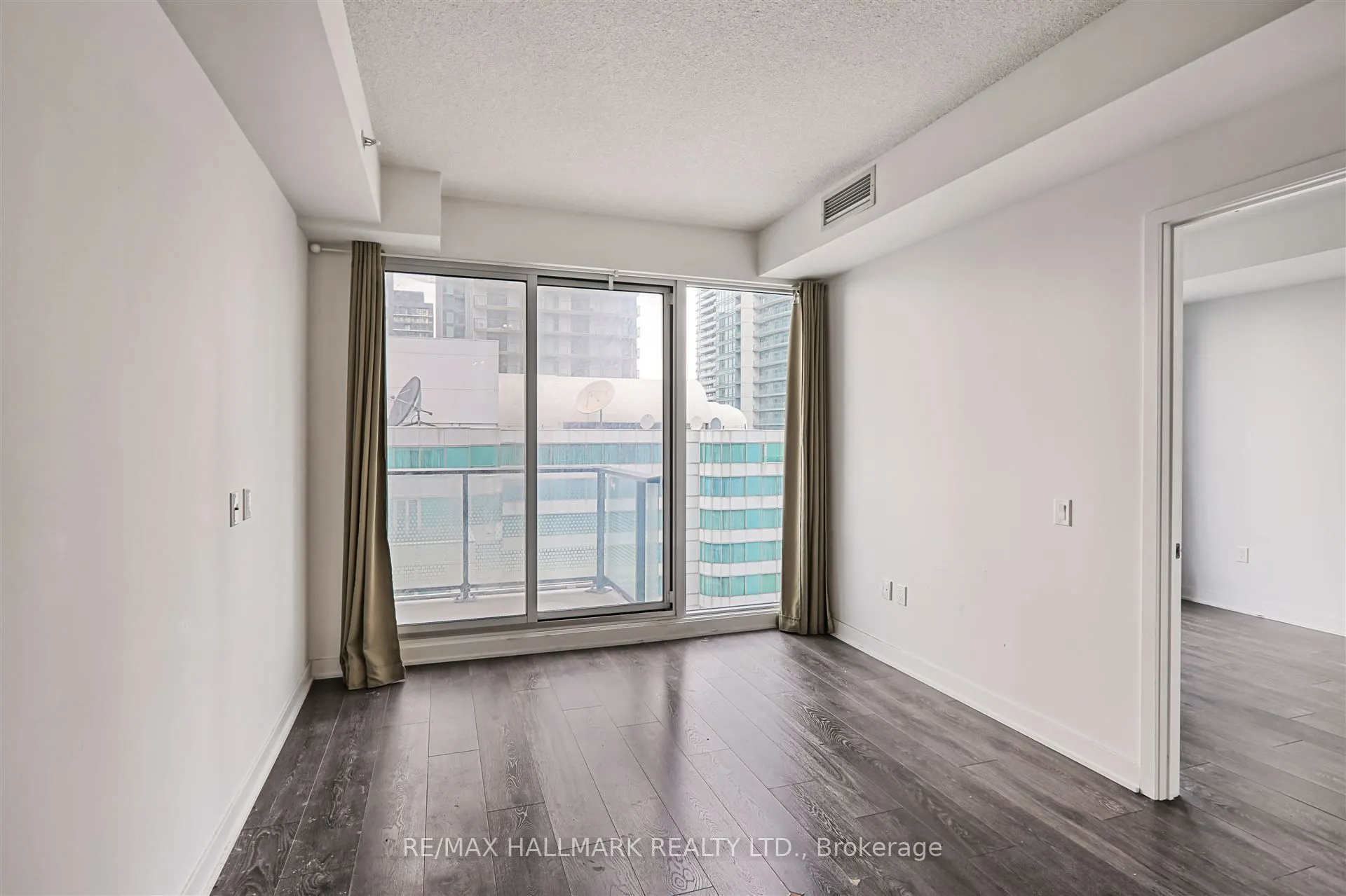 125 Blue Jays Way, #2507
