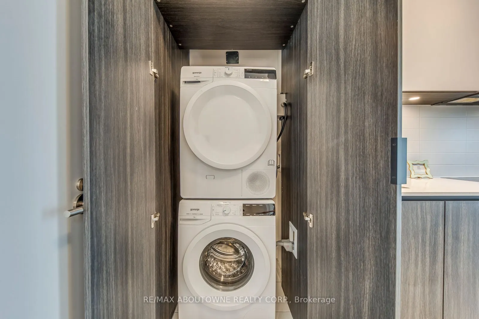8 Widmer Street, #3407
