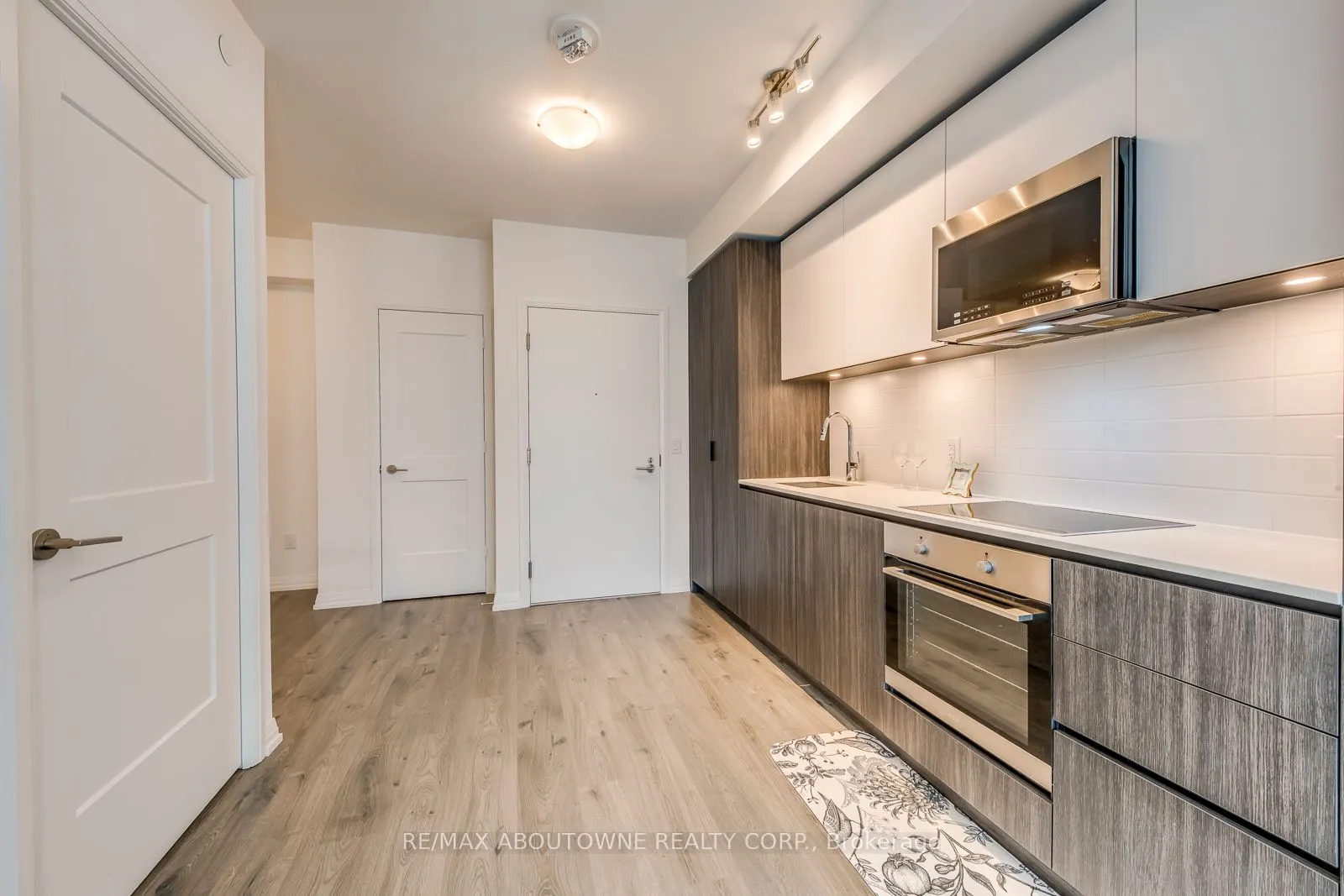 8 Widmer Street, #3407