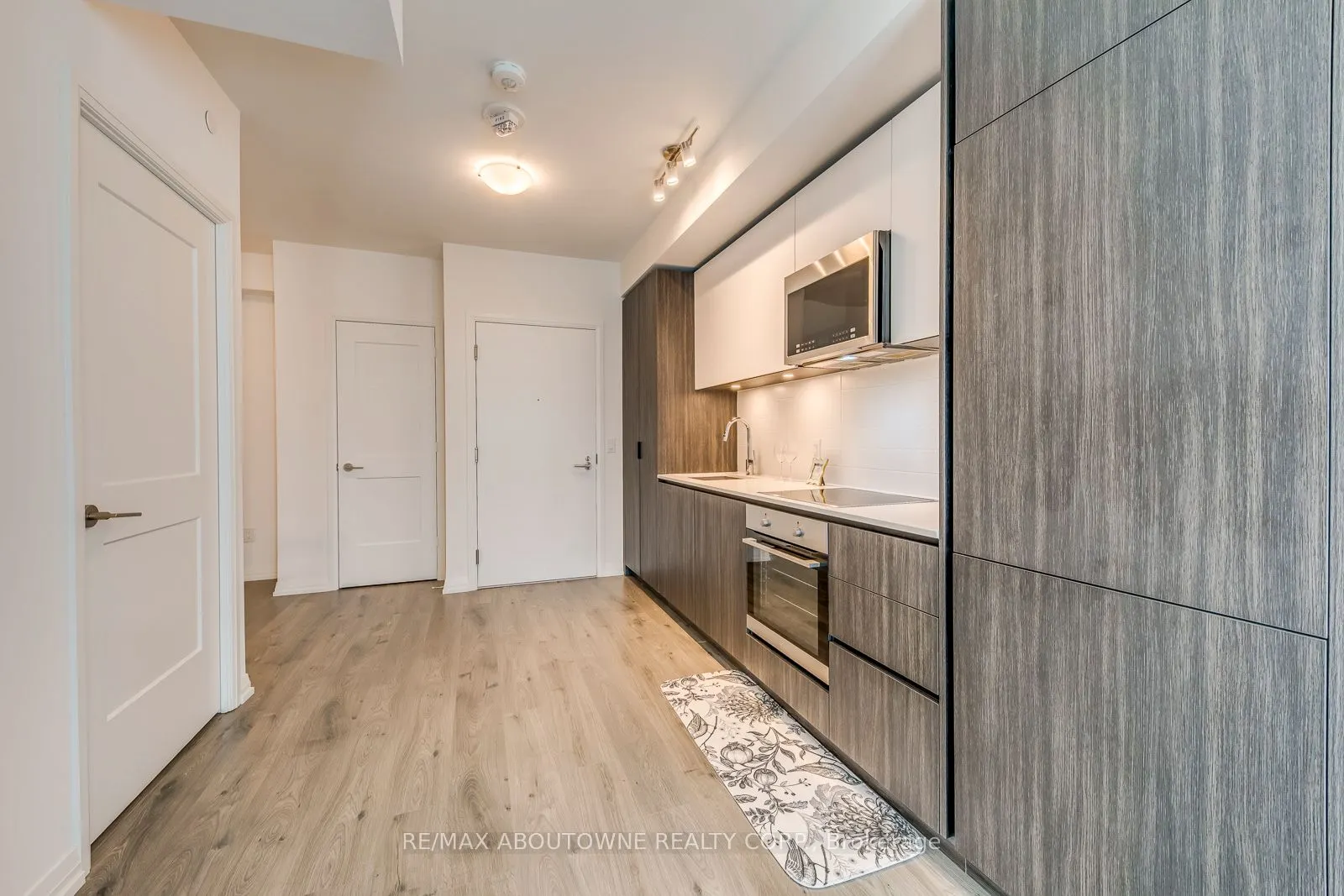 8 Widmer Street, #3407