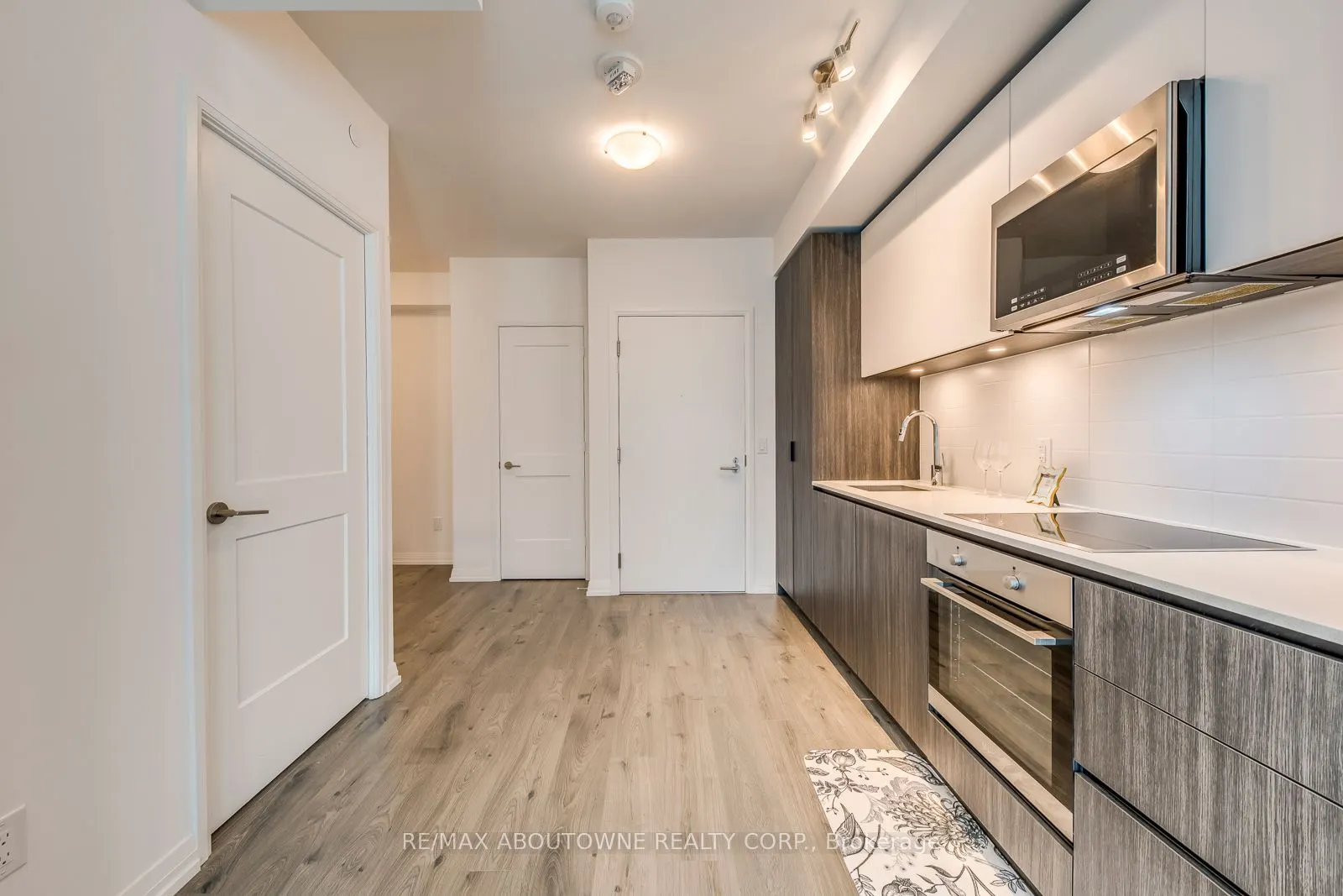 8 Widmer Street, #3407