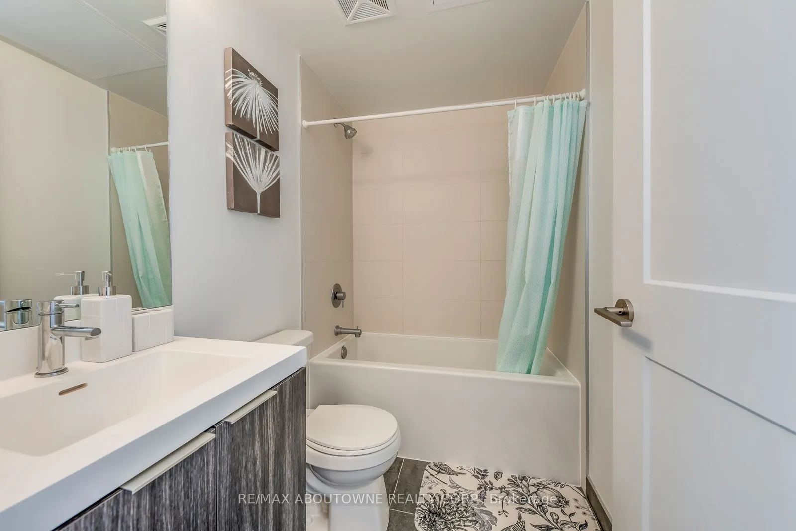 8 Widmer Street, #3407