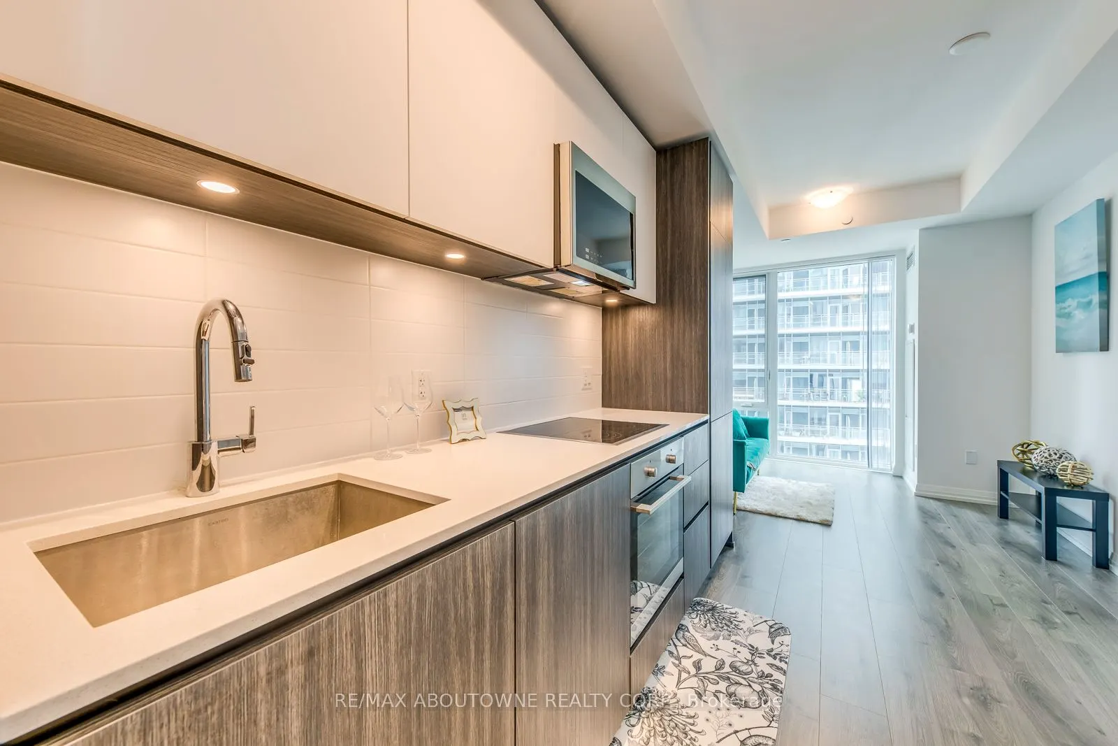 8 Widmer Street, #3407