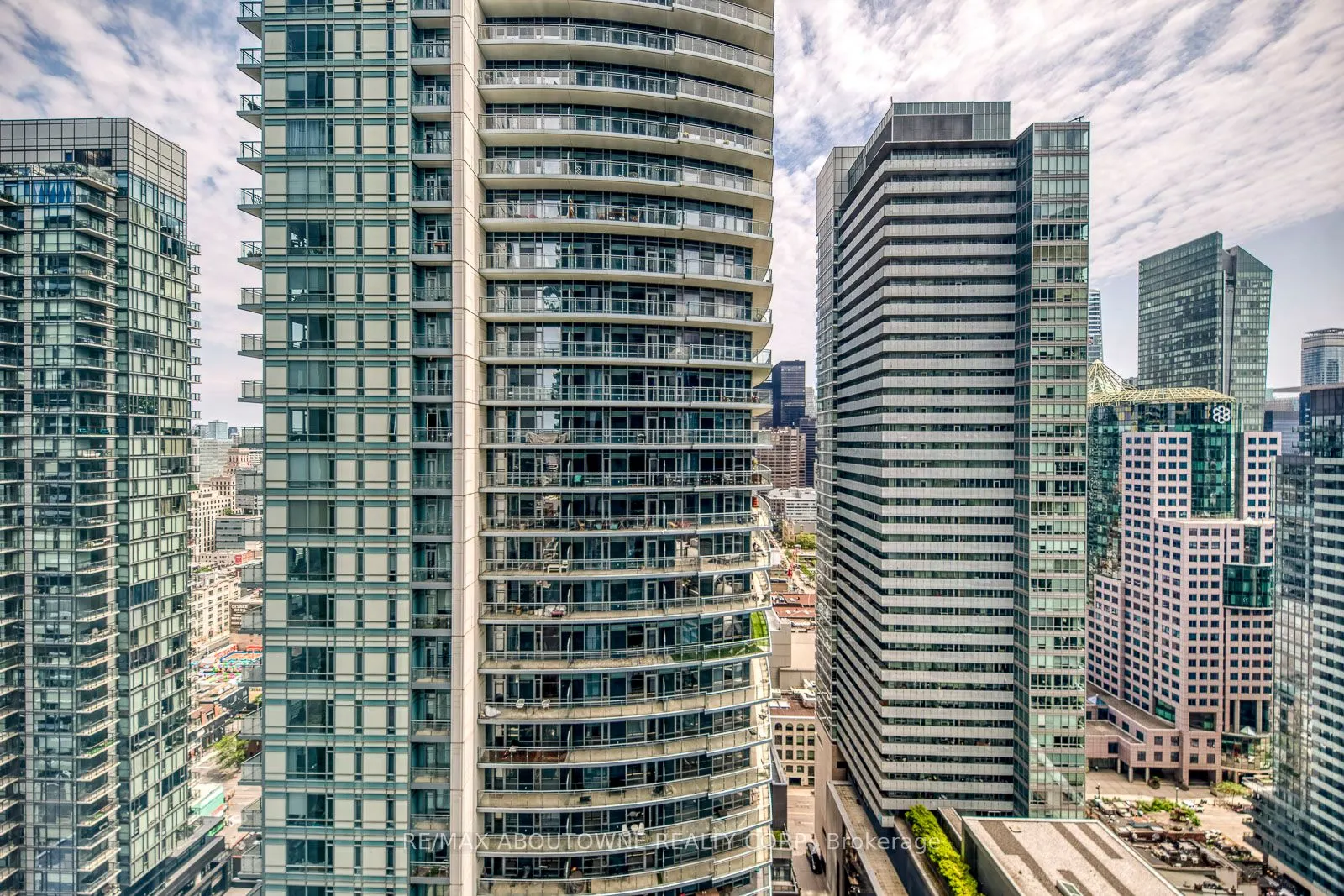 8 Widmer Street, #3407