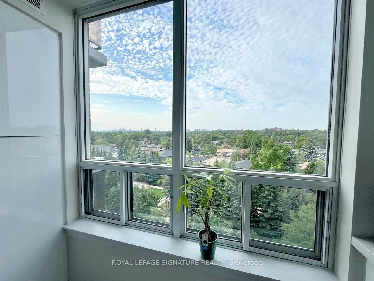 1720 Eglinton Avenue E, #801