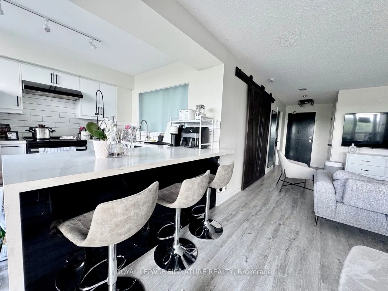 1720 Eglinton Avenue E, #801