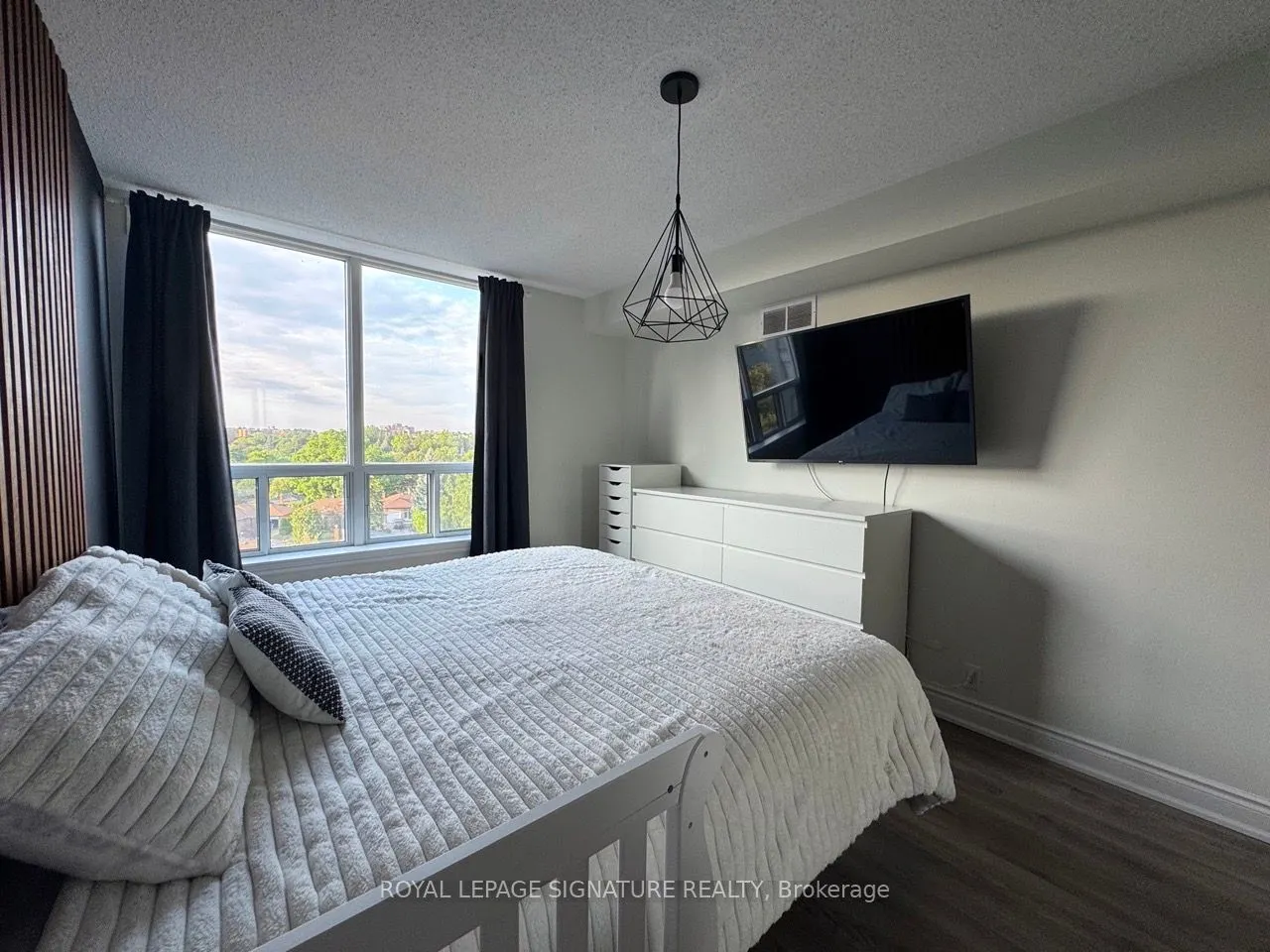 1720 Eglinton Avenue E, #801