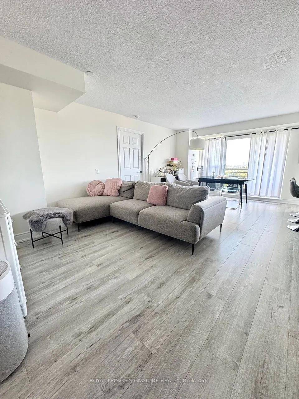 1720 Eglinton Avenue E, #801