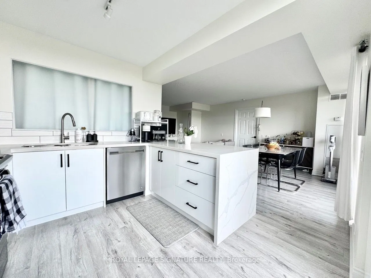 1720 Eglinton Avenue E, #801