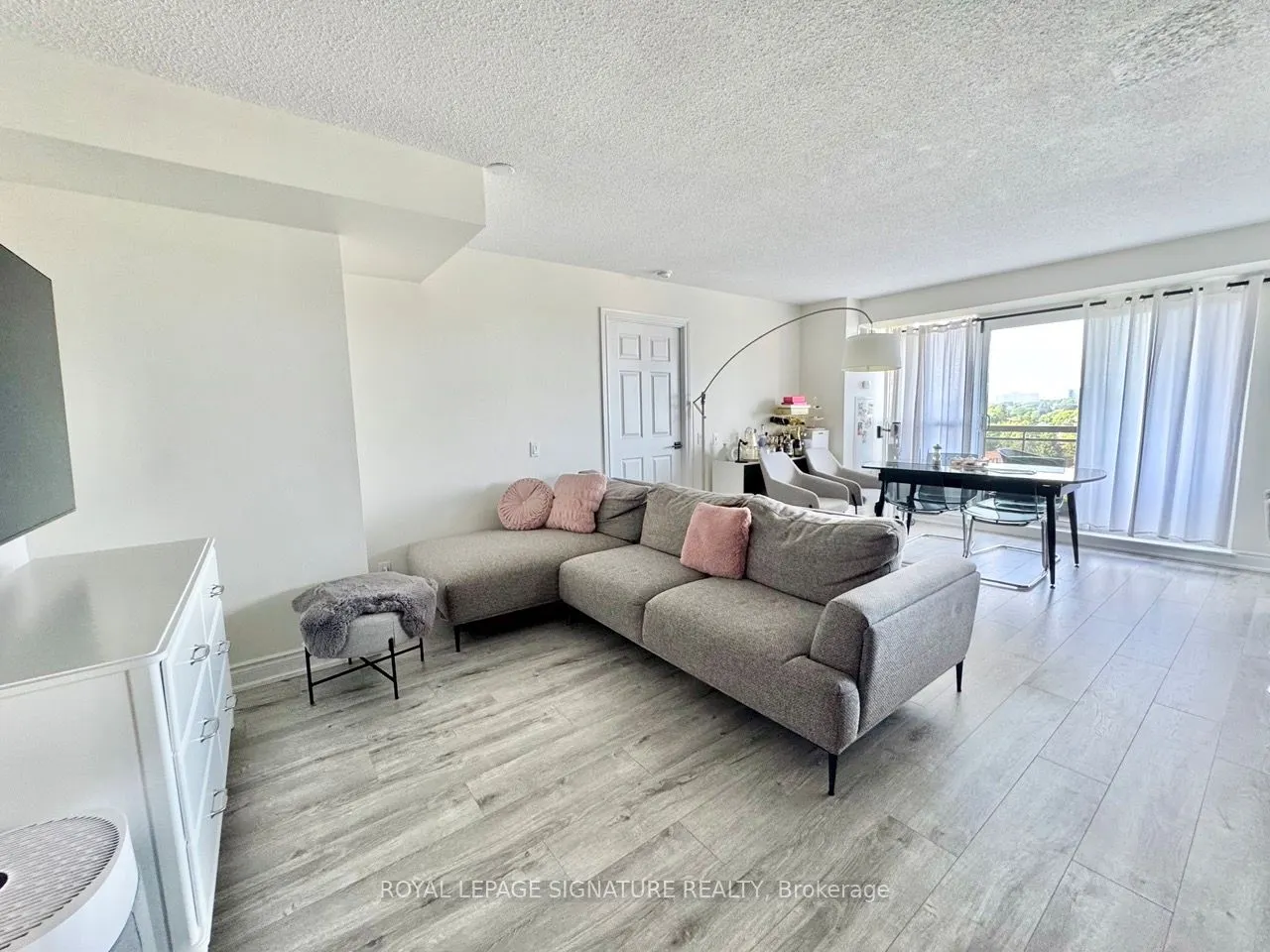 1720 Eglinton Avenue E, #801
