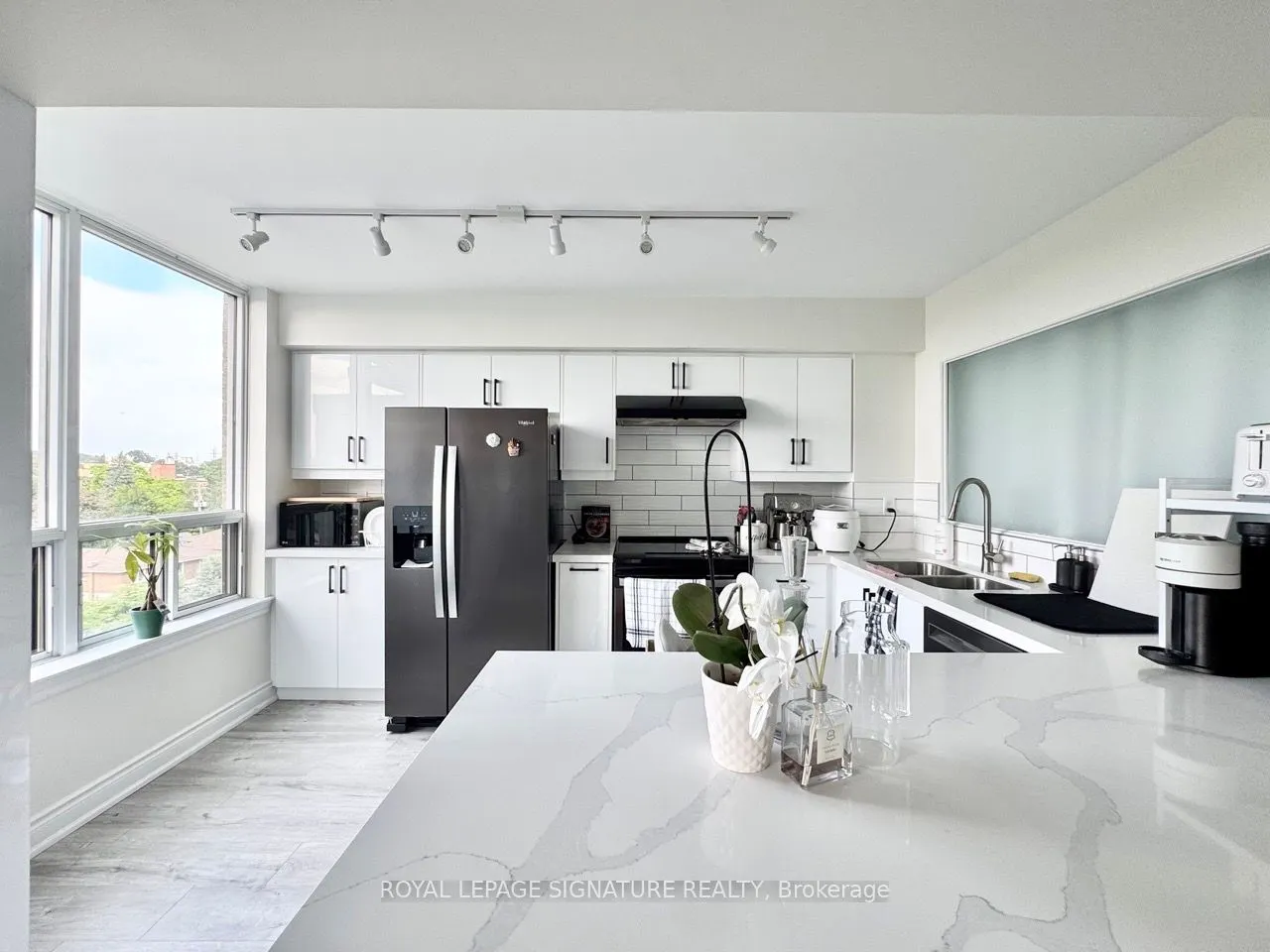 1720 Eglinton Avenue E, #801