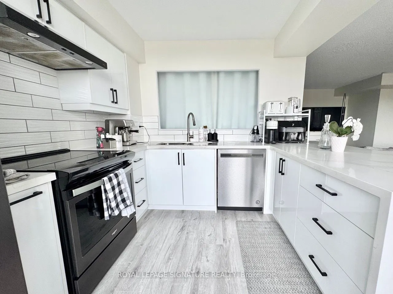 1720 Eglinton Avenue E, #801