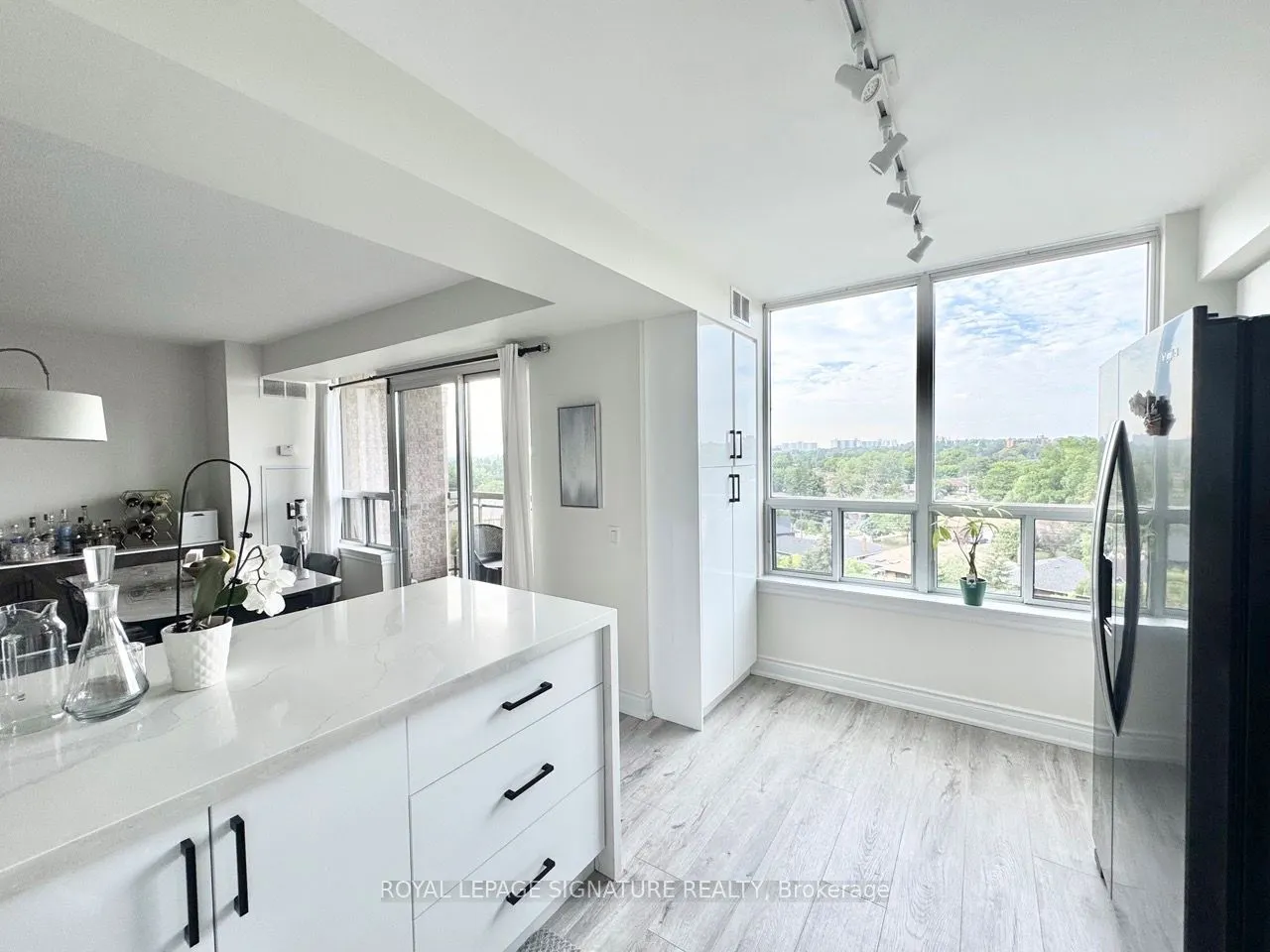1720 Eglinton Avenue E, #801