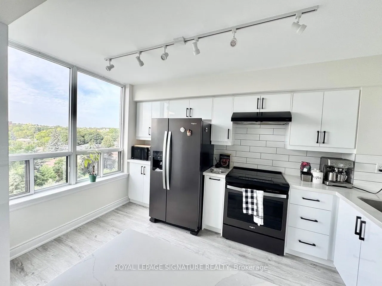 1720 Eglinton Avenue E, #801