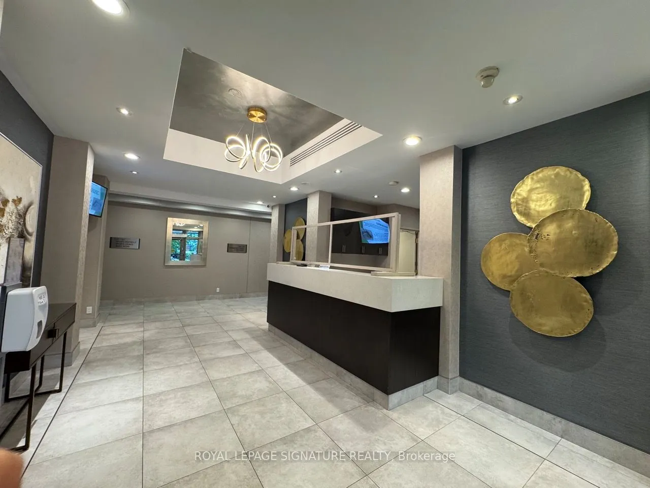 1720 Eglinton Avenue E, #801