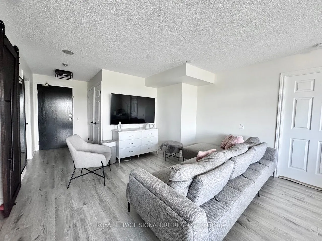 1720 Eglinton Avenue E, #801