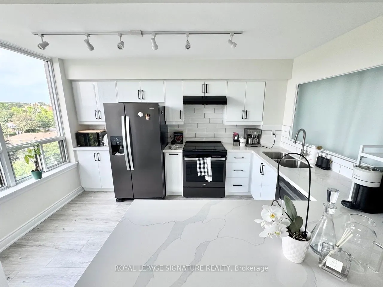 1720 Eglinton Avenue E, #801