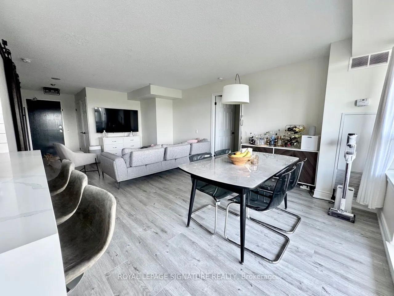 1720 Eglinton Avenue E, #801