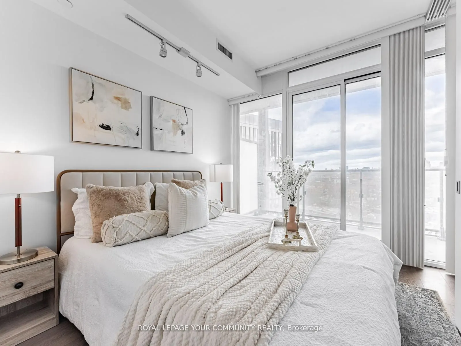 125 Peter Street, #1604