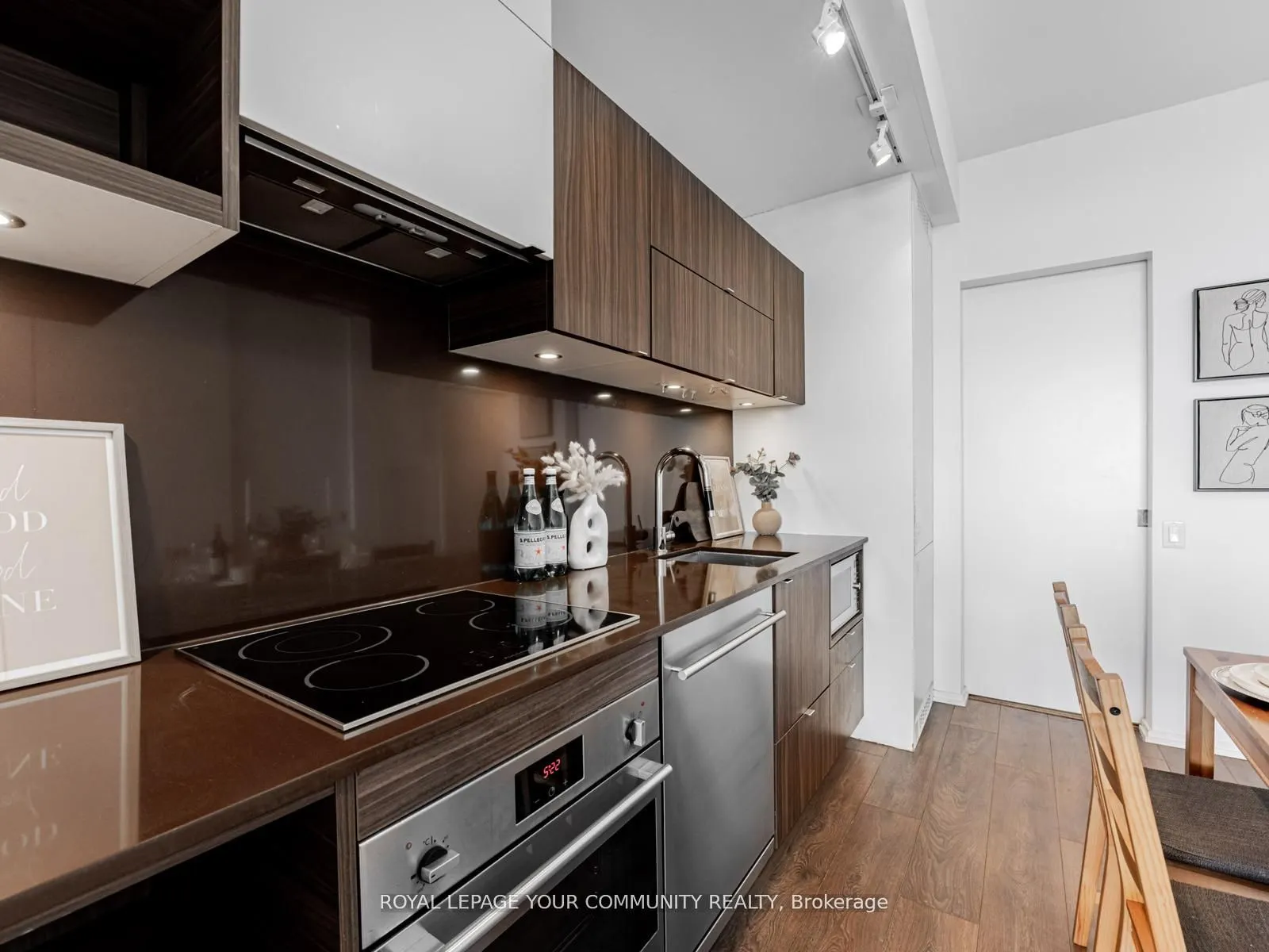 125 Peter Street, #1604