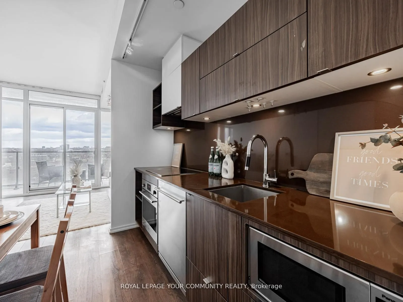 125 Peter Street, #1604
