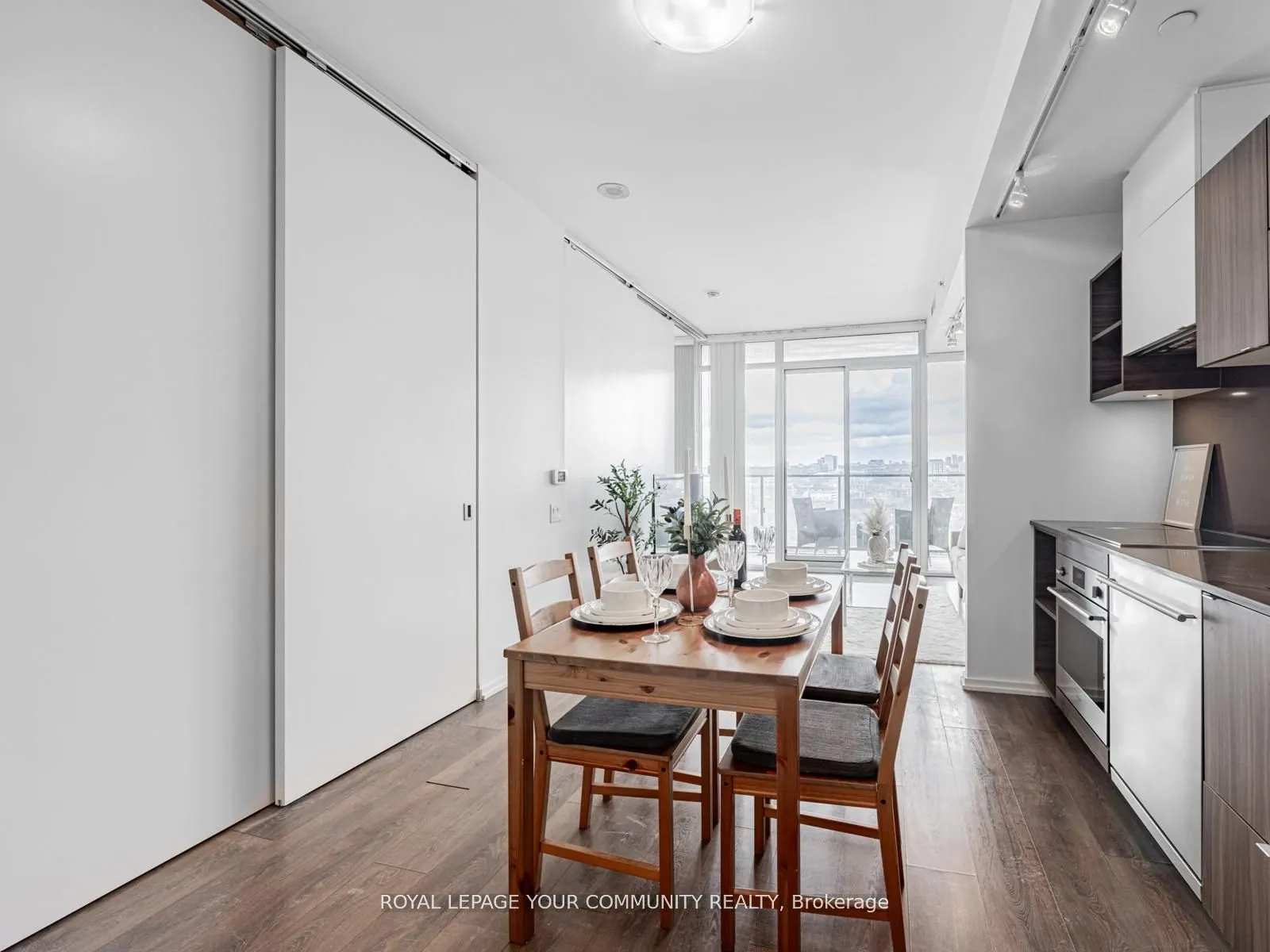 125 Peter Street, #1604