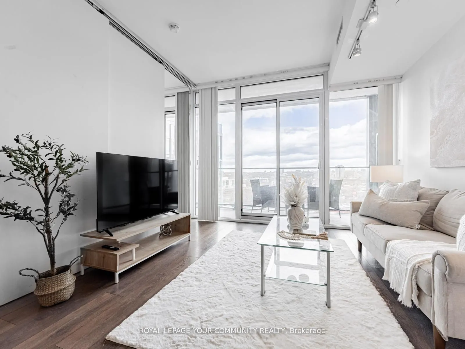 125 Peter Street, #1604