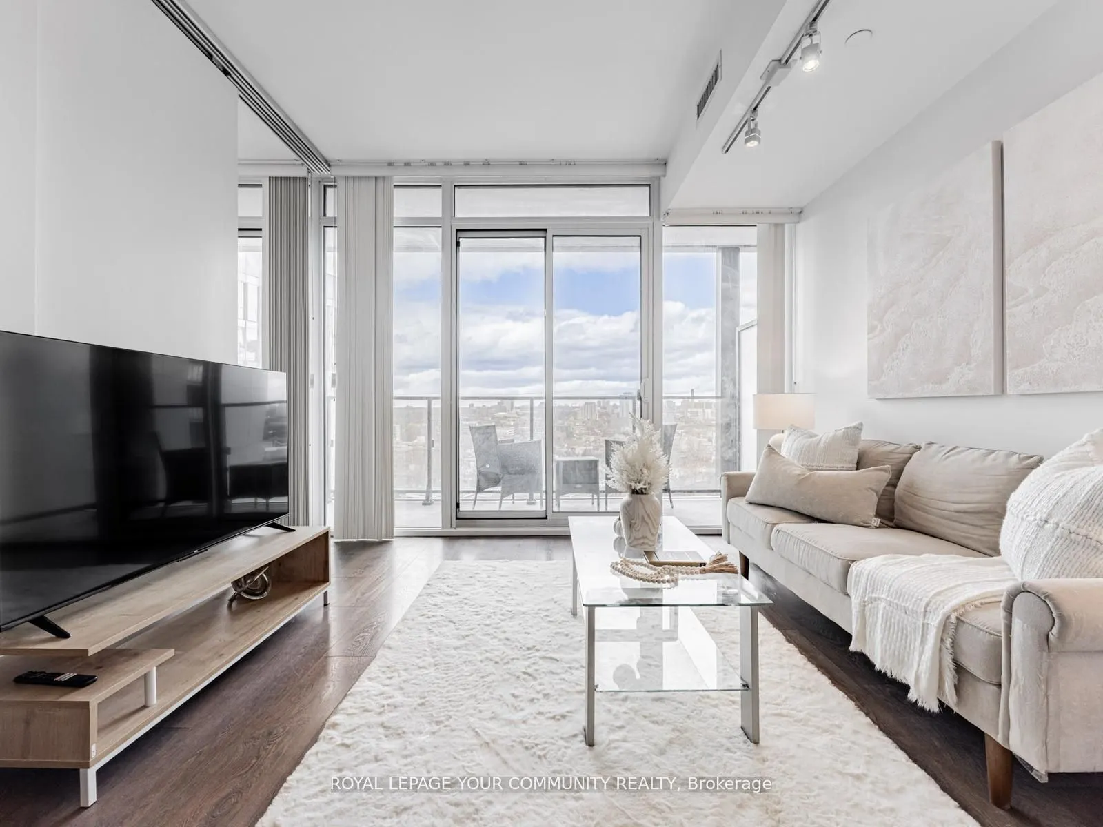 125 Peter Street, #1604