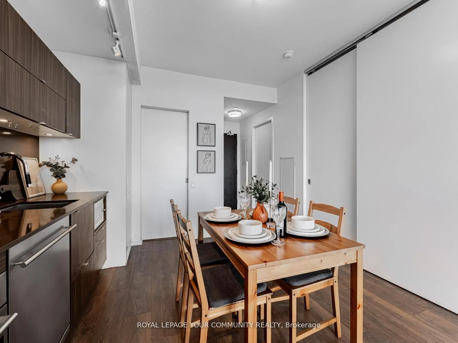 125 Peter Street, #1604