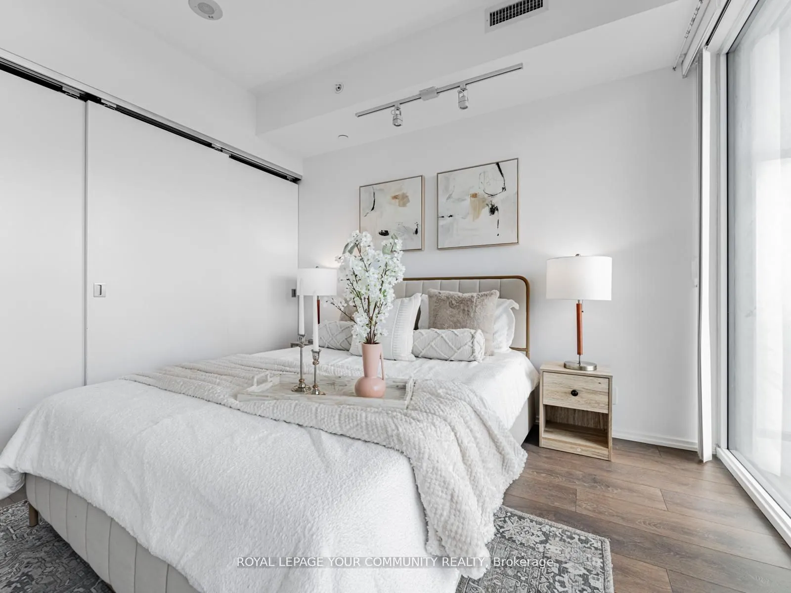 125 Peter Street, #1604